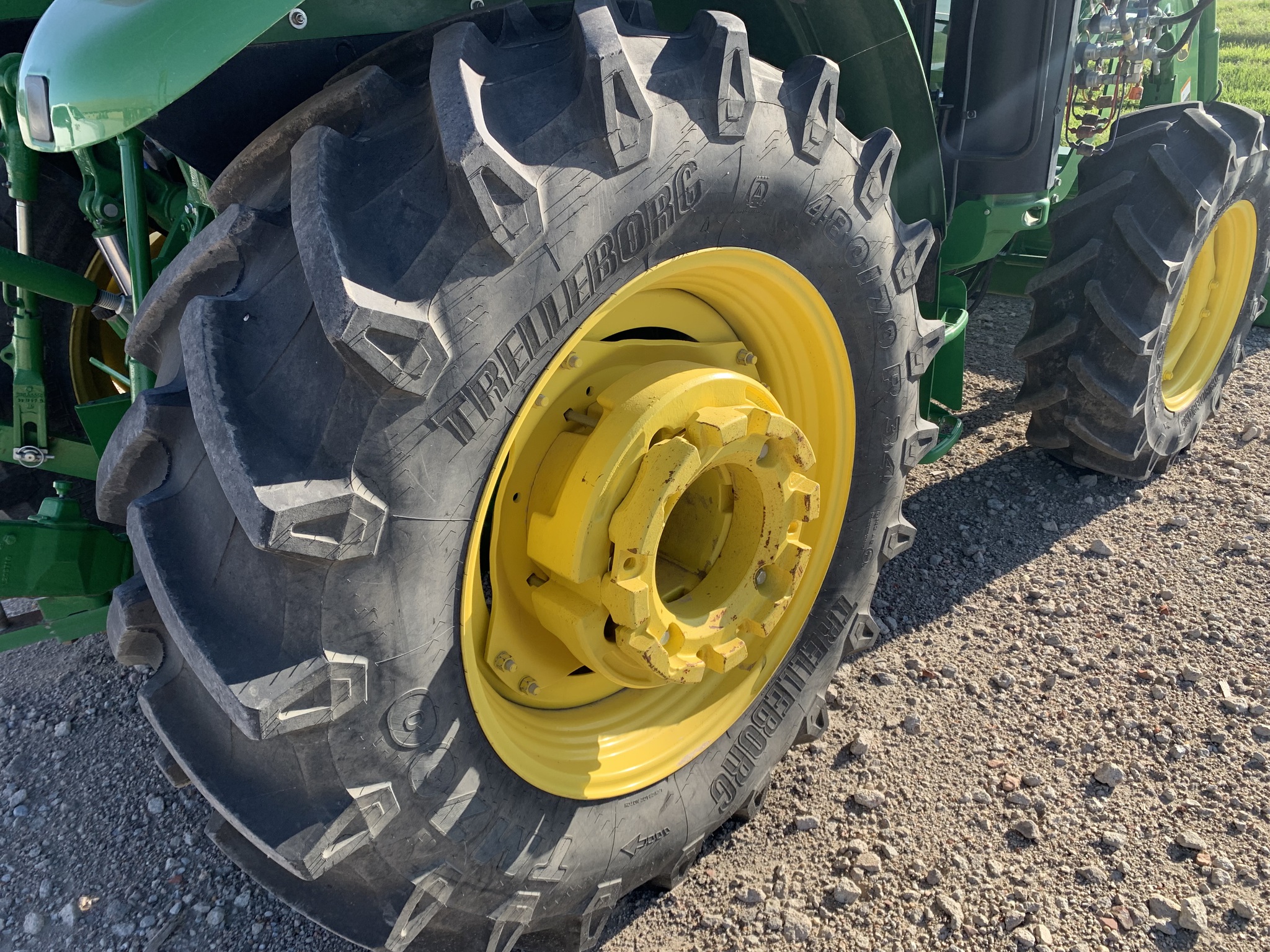 2022 John Deere 5100M Image 12