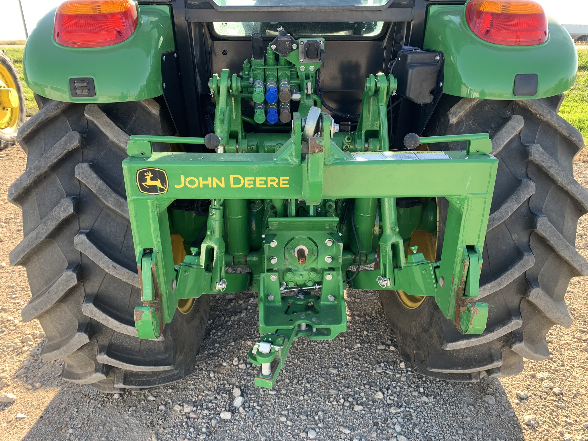 2022 John Deere 5100M Image 10