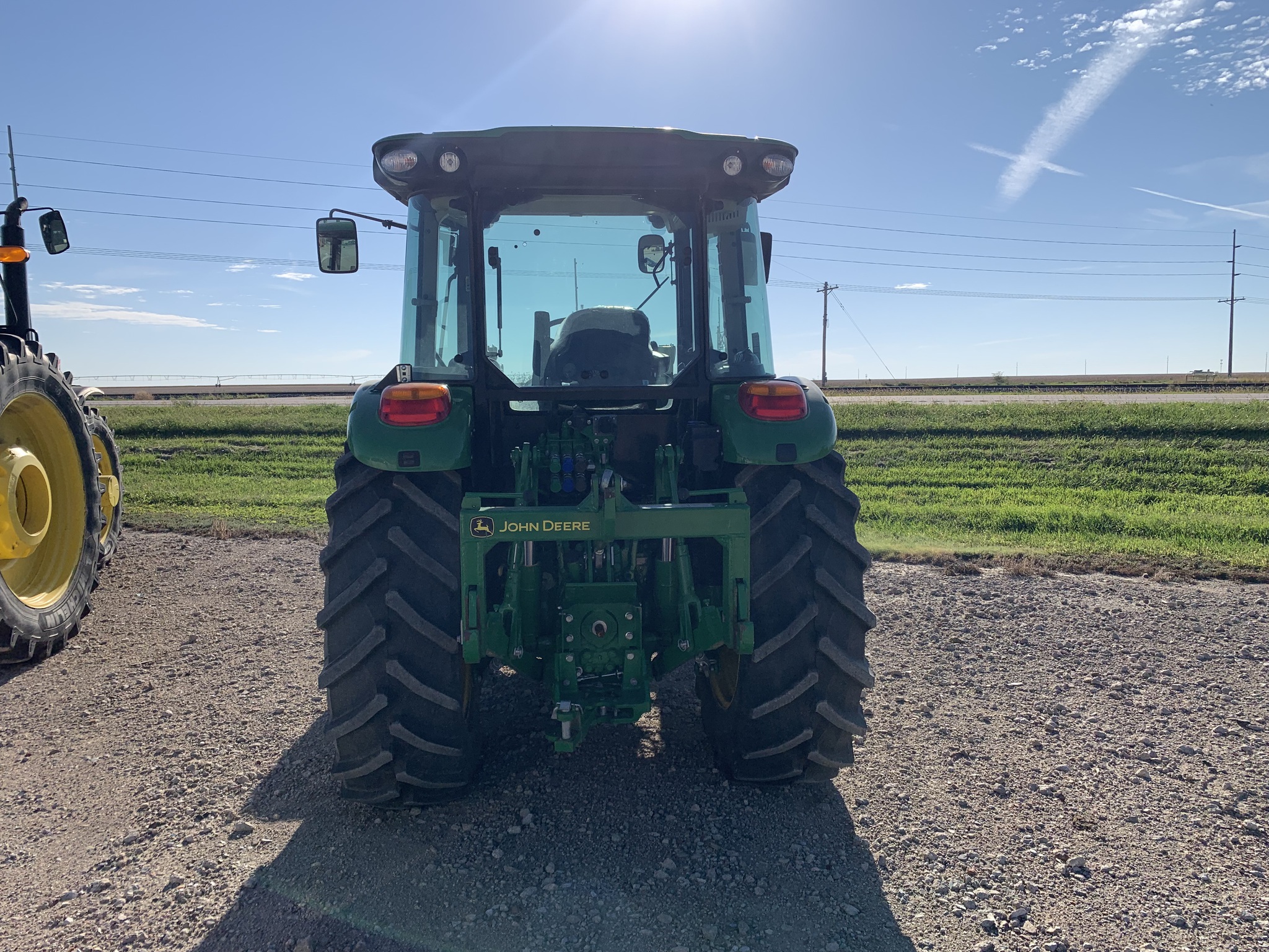 2022 John Deere 5100M Image 9
