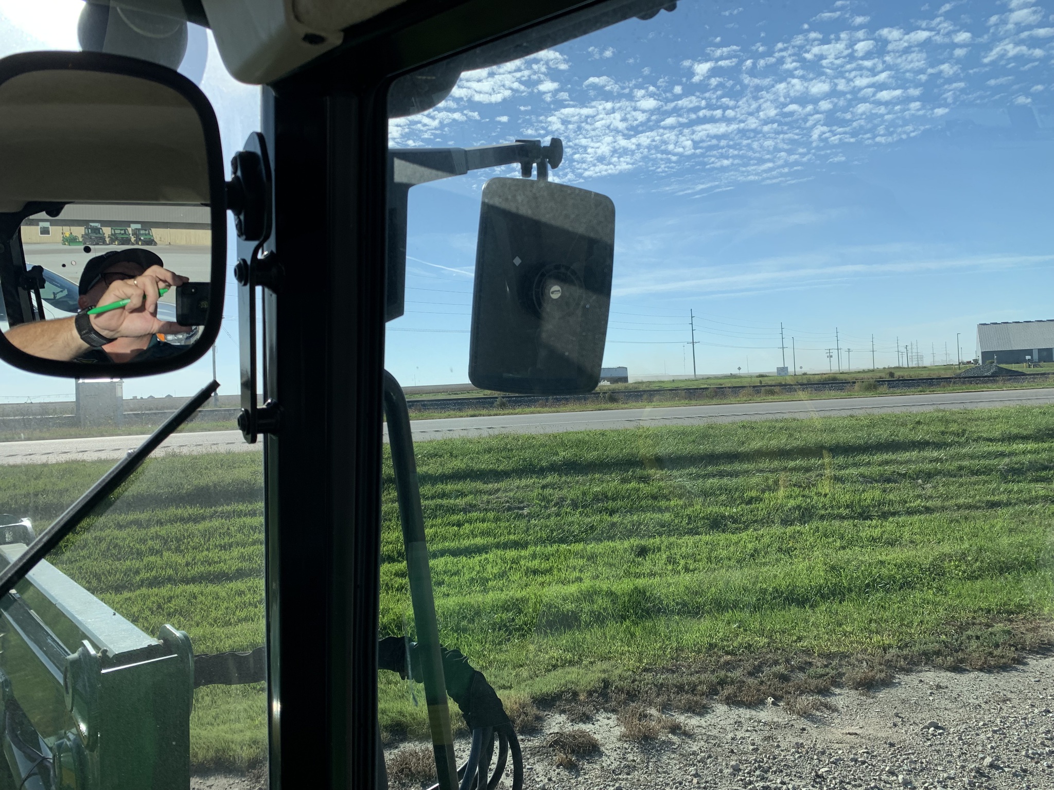 2022 John Deere 5100M Image 19
