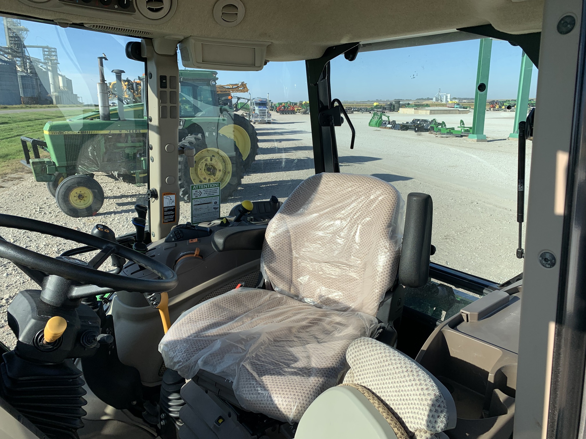 2022 John Deere 5100M Image 16