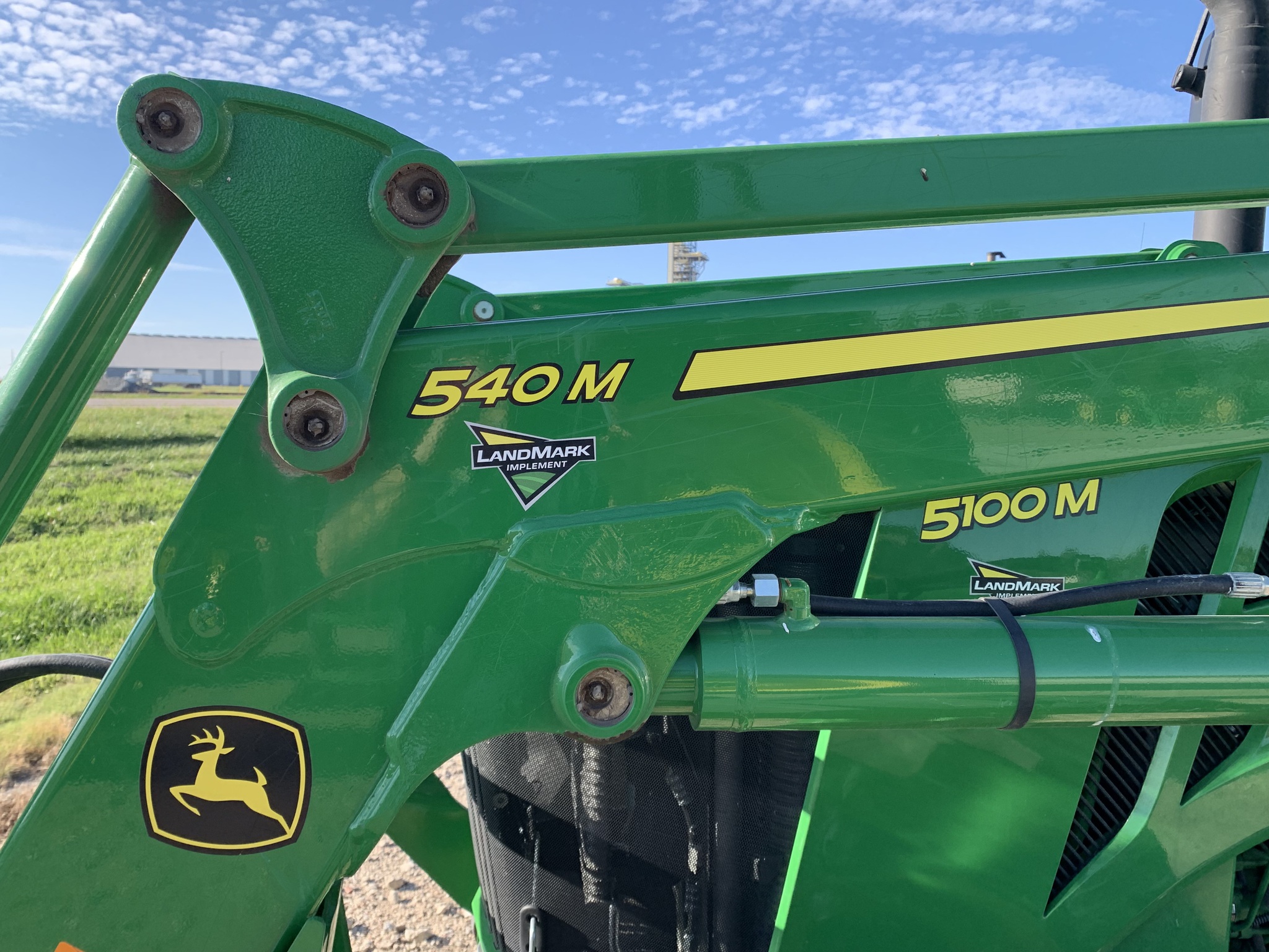 2022 John Deere 5100M Image 15