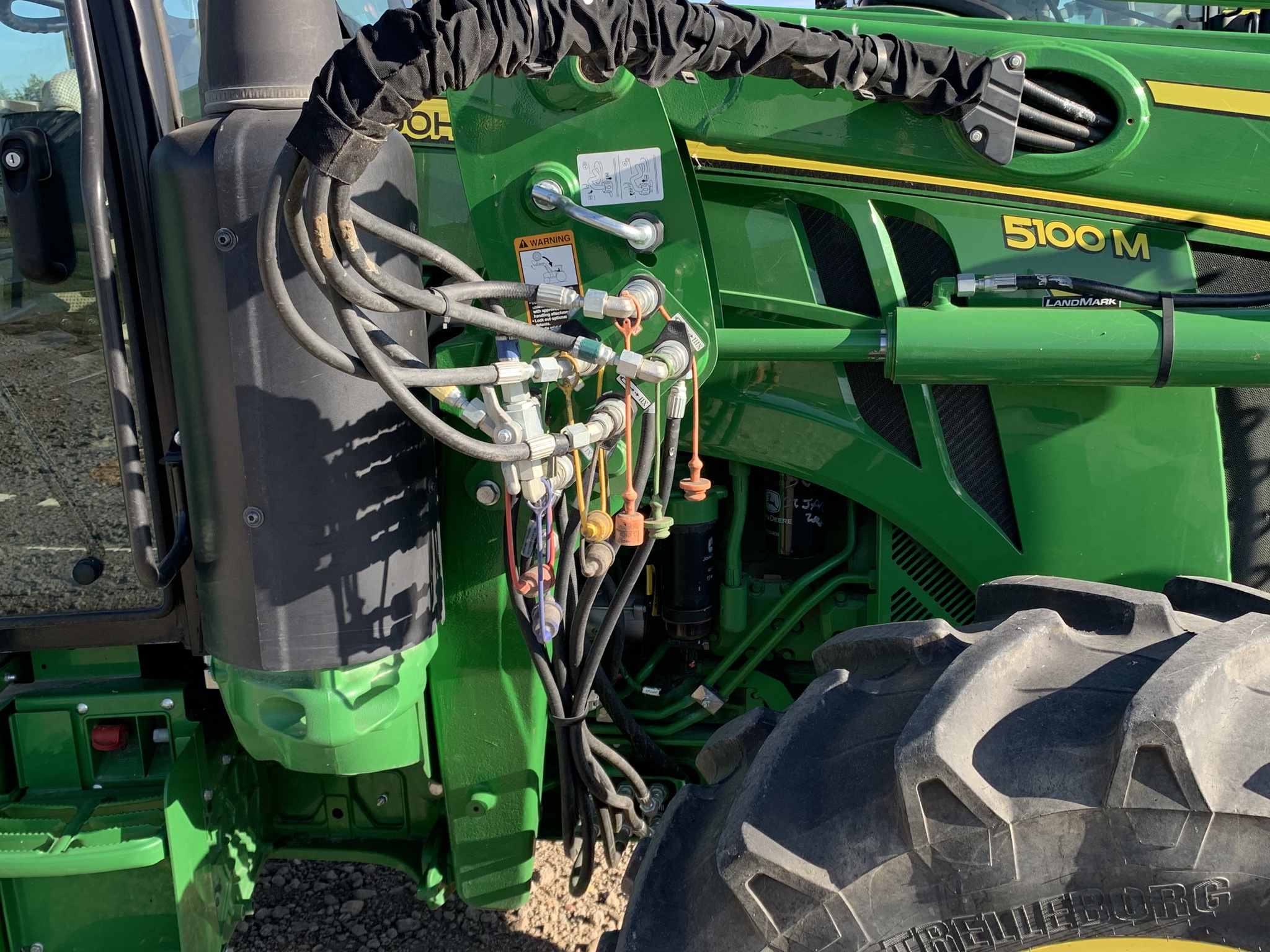 2022 John Deere 5100M Image 14