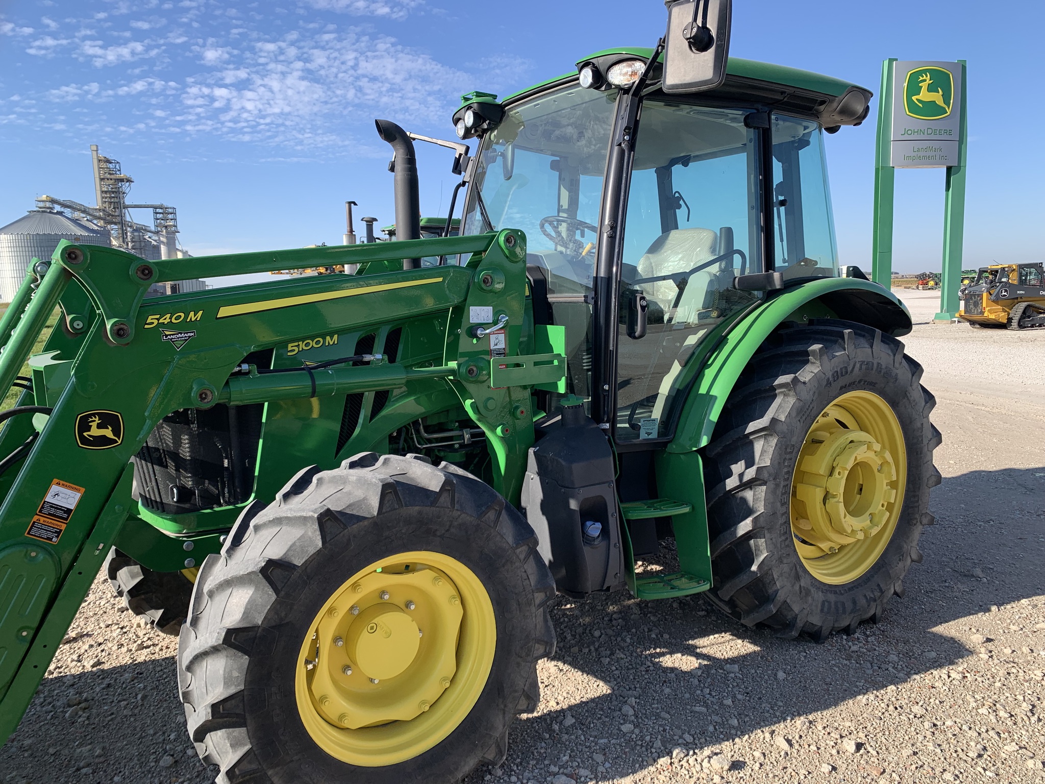 2022 John Deere 5100M Image 5