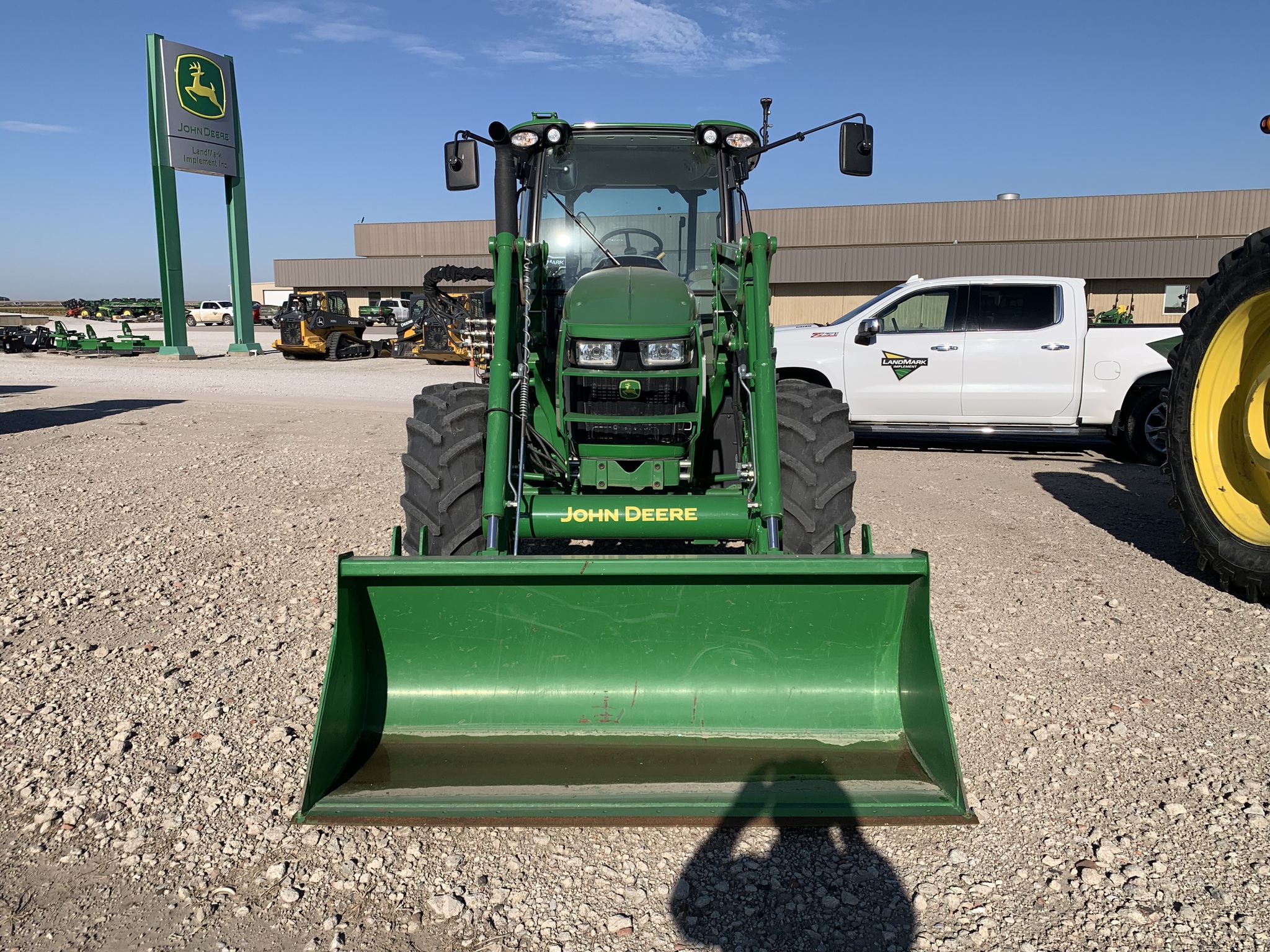 2022 John Deere 5100M Image 2