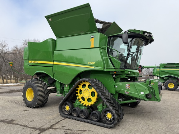  John Deere S780