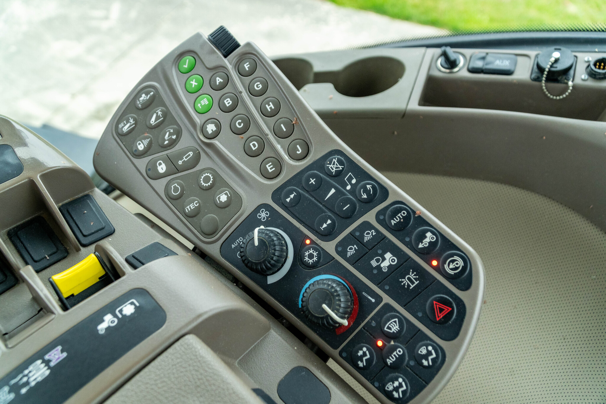 Used 2011 John Deere 7215R Row Crop Tractors at Koenig Equipment in Anna, OH - PhotoXL29