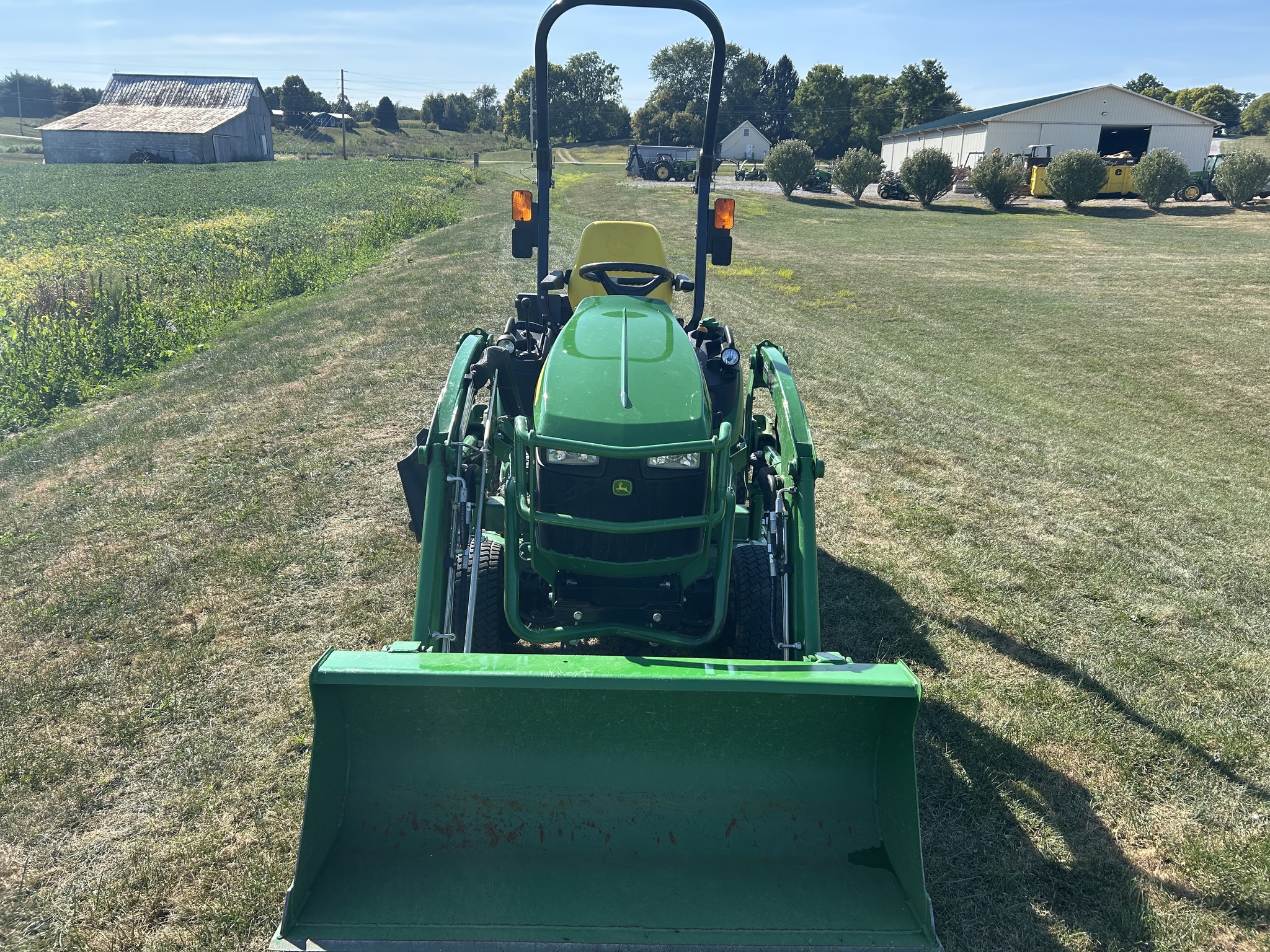 John Deere 1025R Image 2