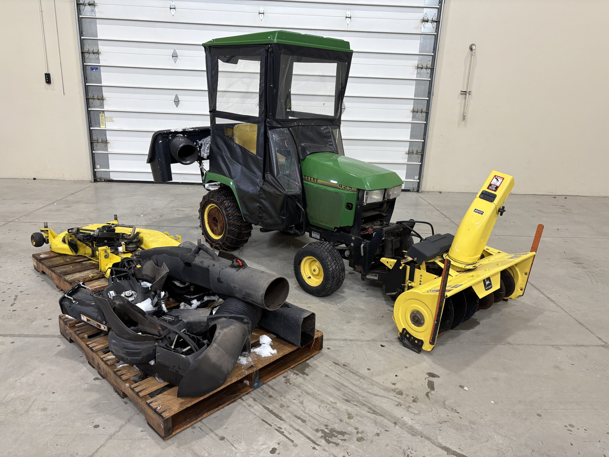 1996 John Deere 425 Image 1