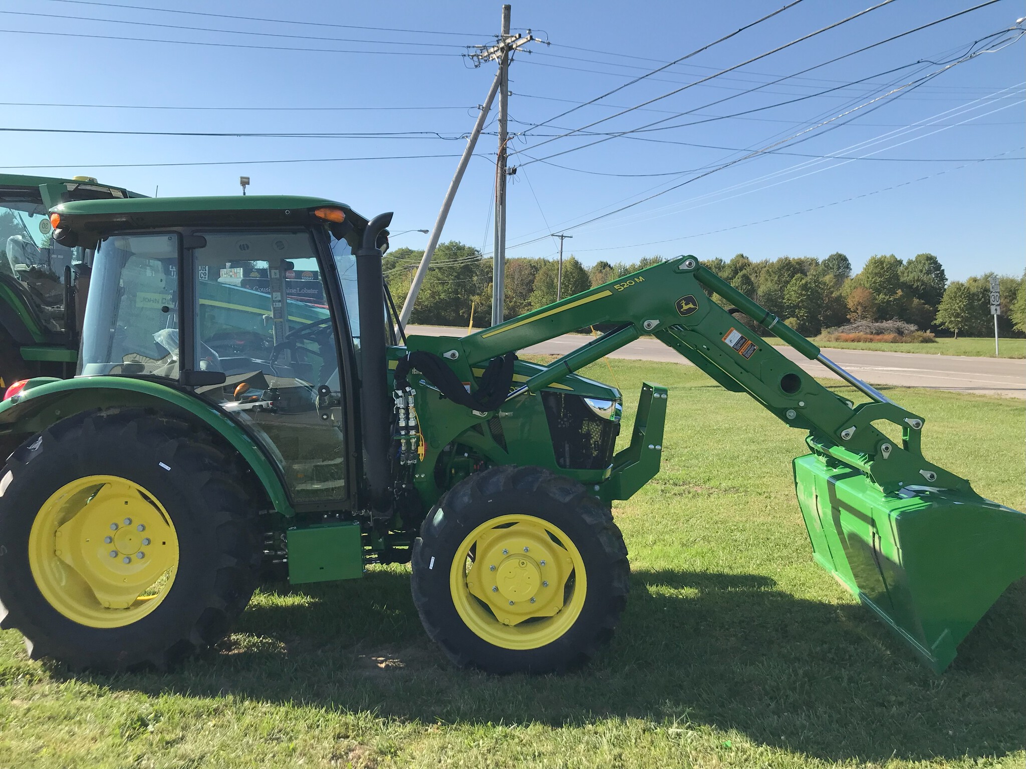 2025 John Deere 5075E Image 4