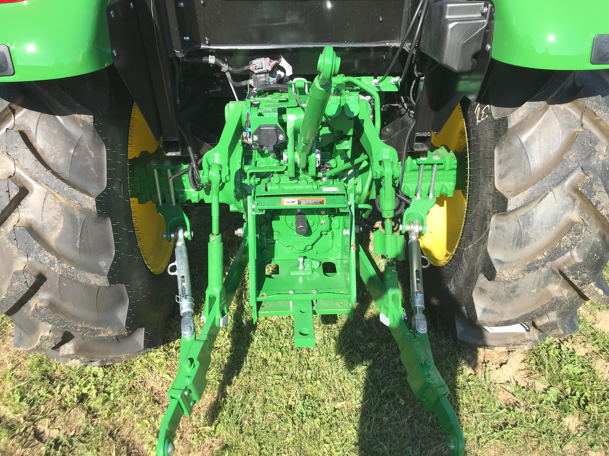 2025 John Deere 5075E Image 7