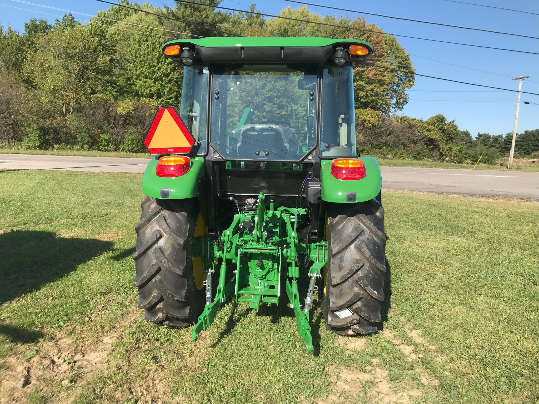2025 John Deere 5075E Image 6