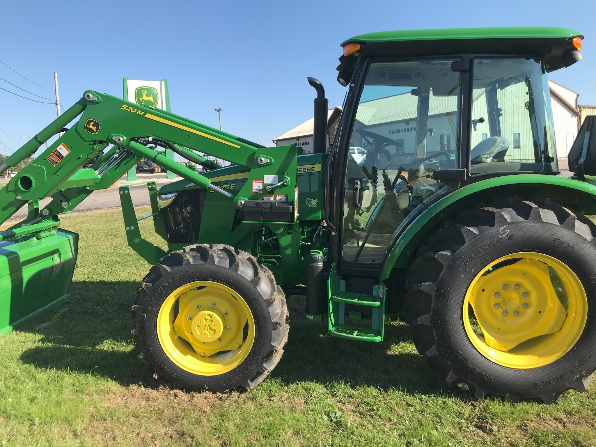 2025 John Deere 5075E Image 9