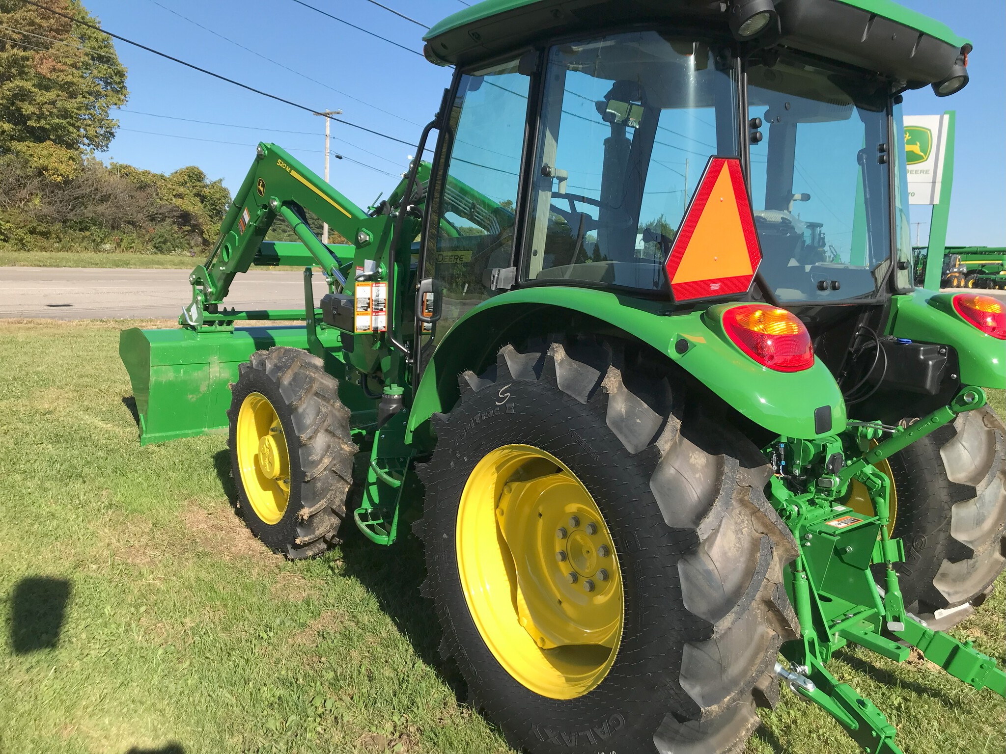2025 John Deere 5075E Image 8