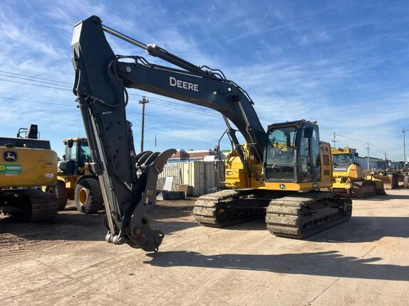 Photo of a 2023 John Deere 245P
