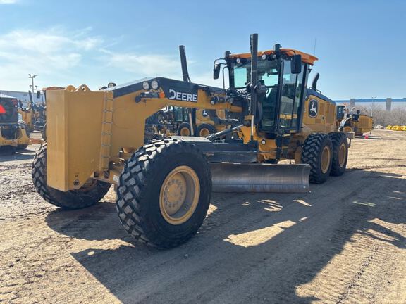Photo of a 2024 John Deere 772G