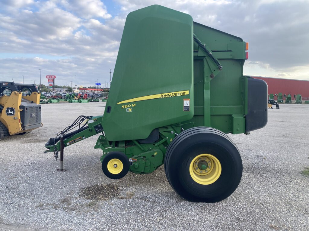2018 John Deere 560M Image 1