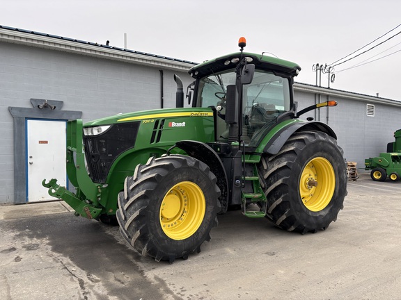 2016 John Deere 7210R