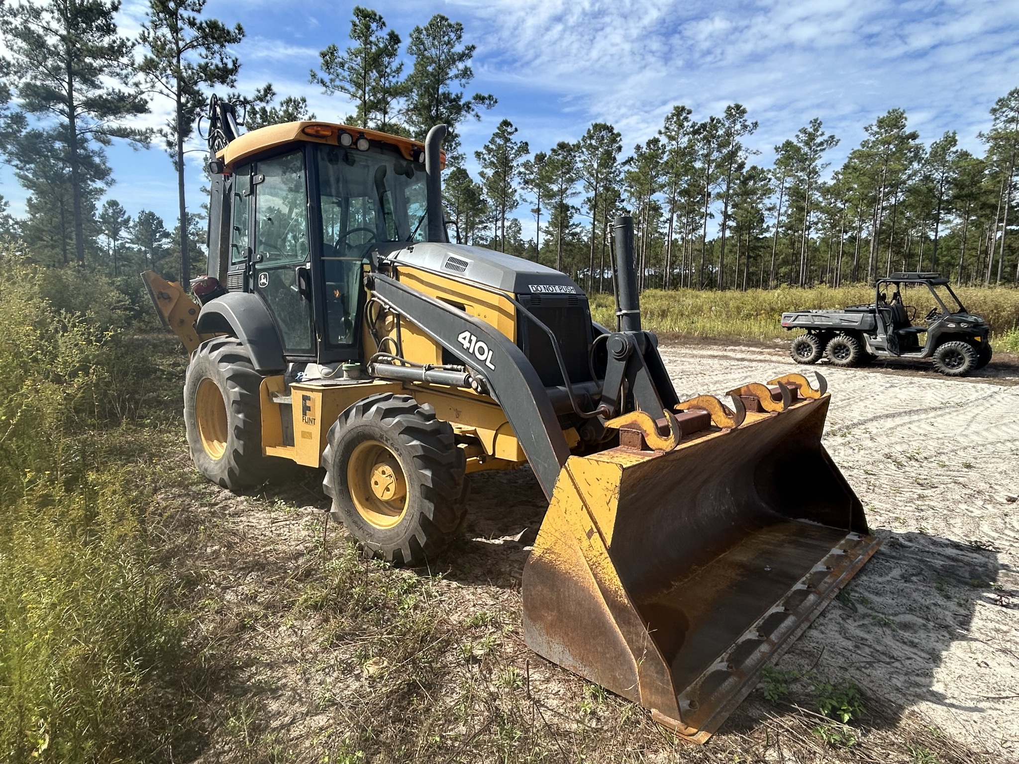 2020 John Deere 410L Image 1