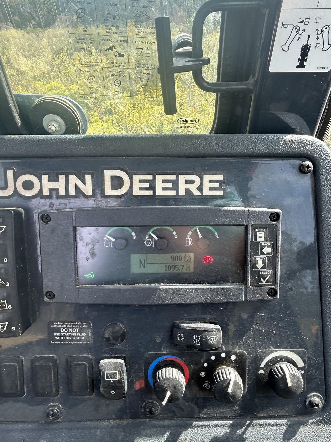 2020 John Deere 410L Image 8