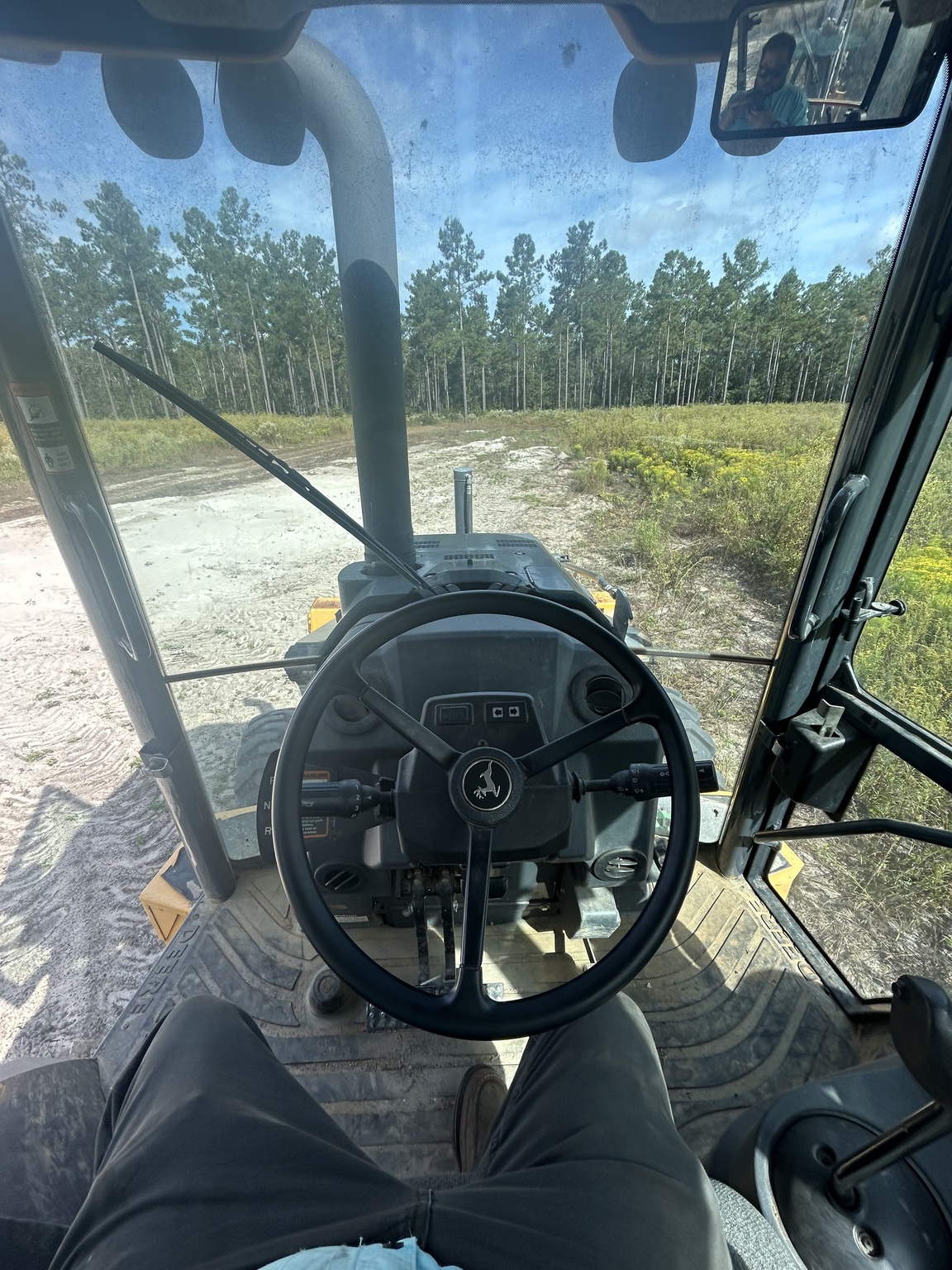 2020 John Deere 410L Image 9