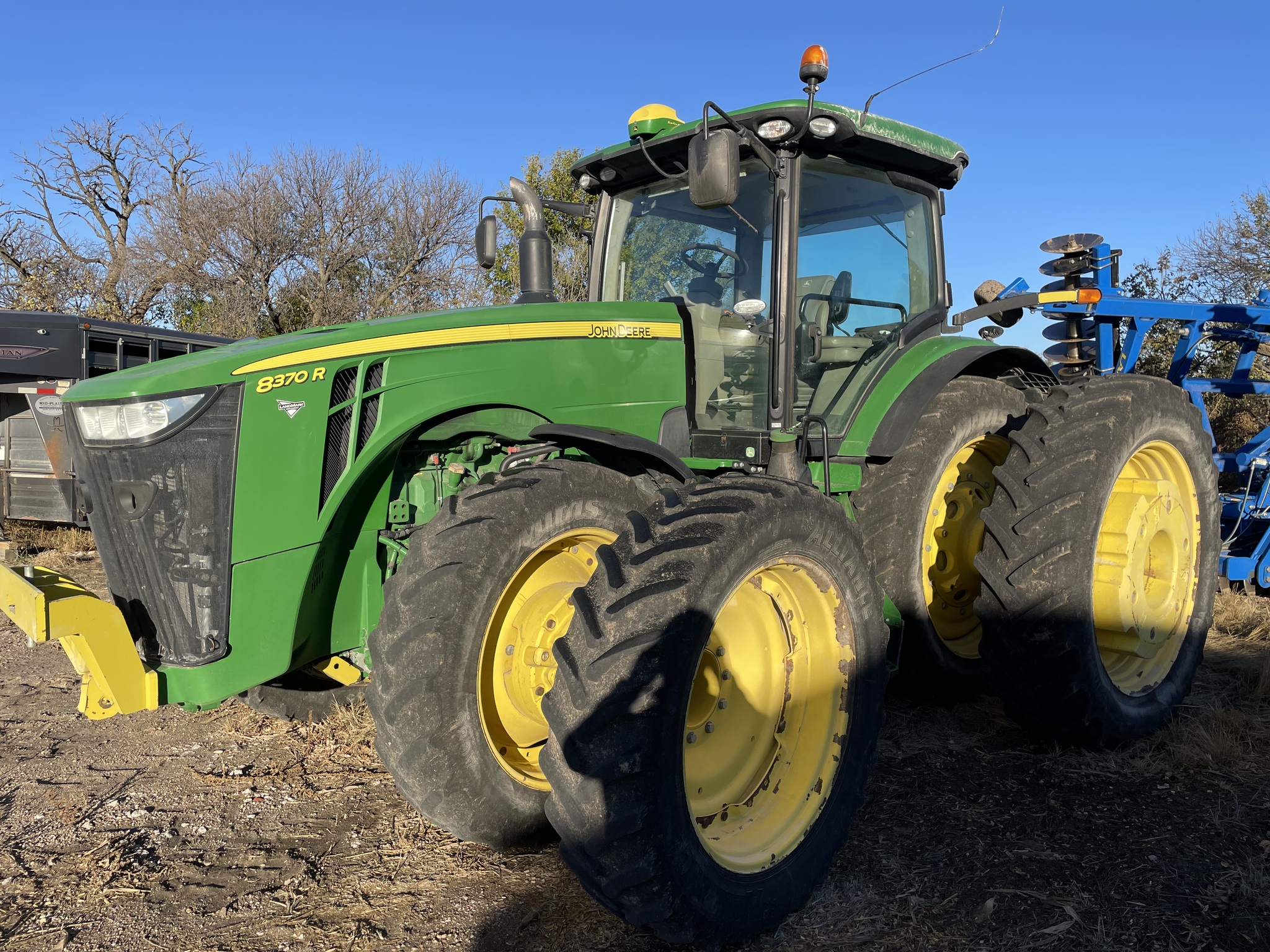 2017 John Deere 8370R Image 1