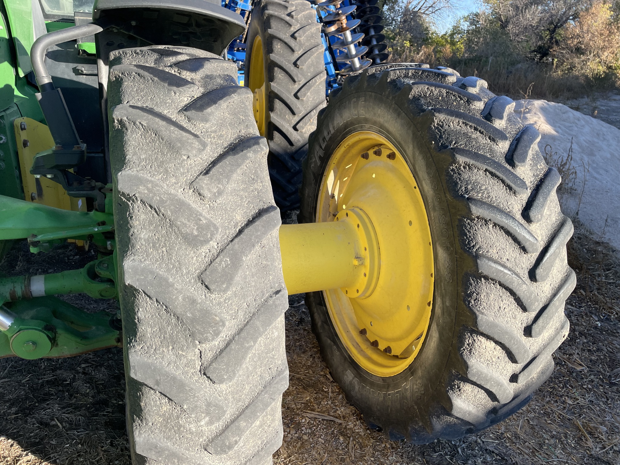 2017 John Deere 8370R Image 3