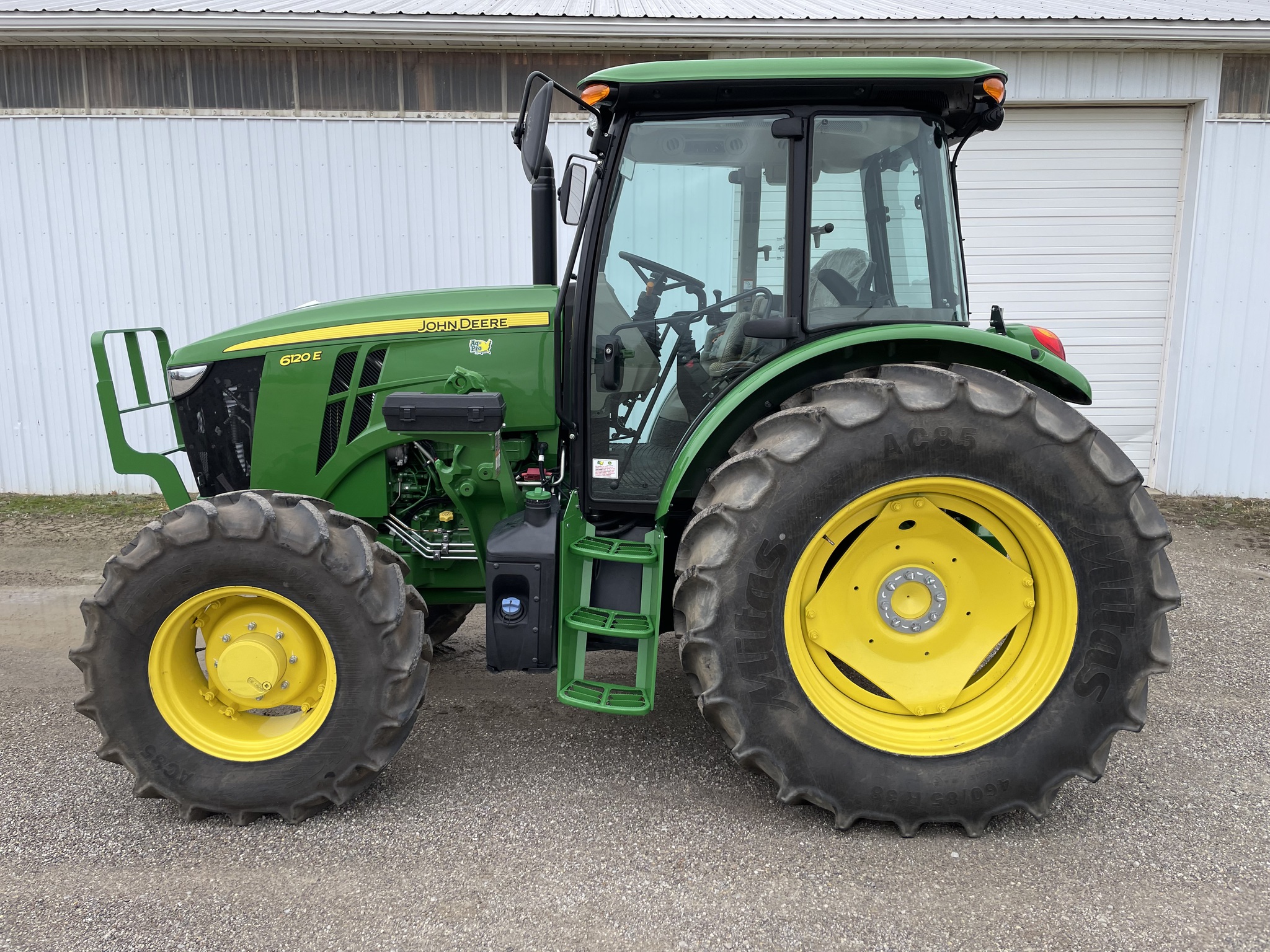 2025 John Deere 6120E Image 1