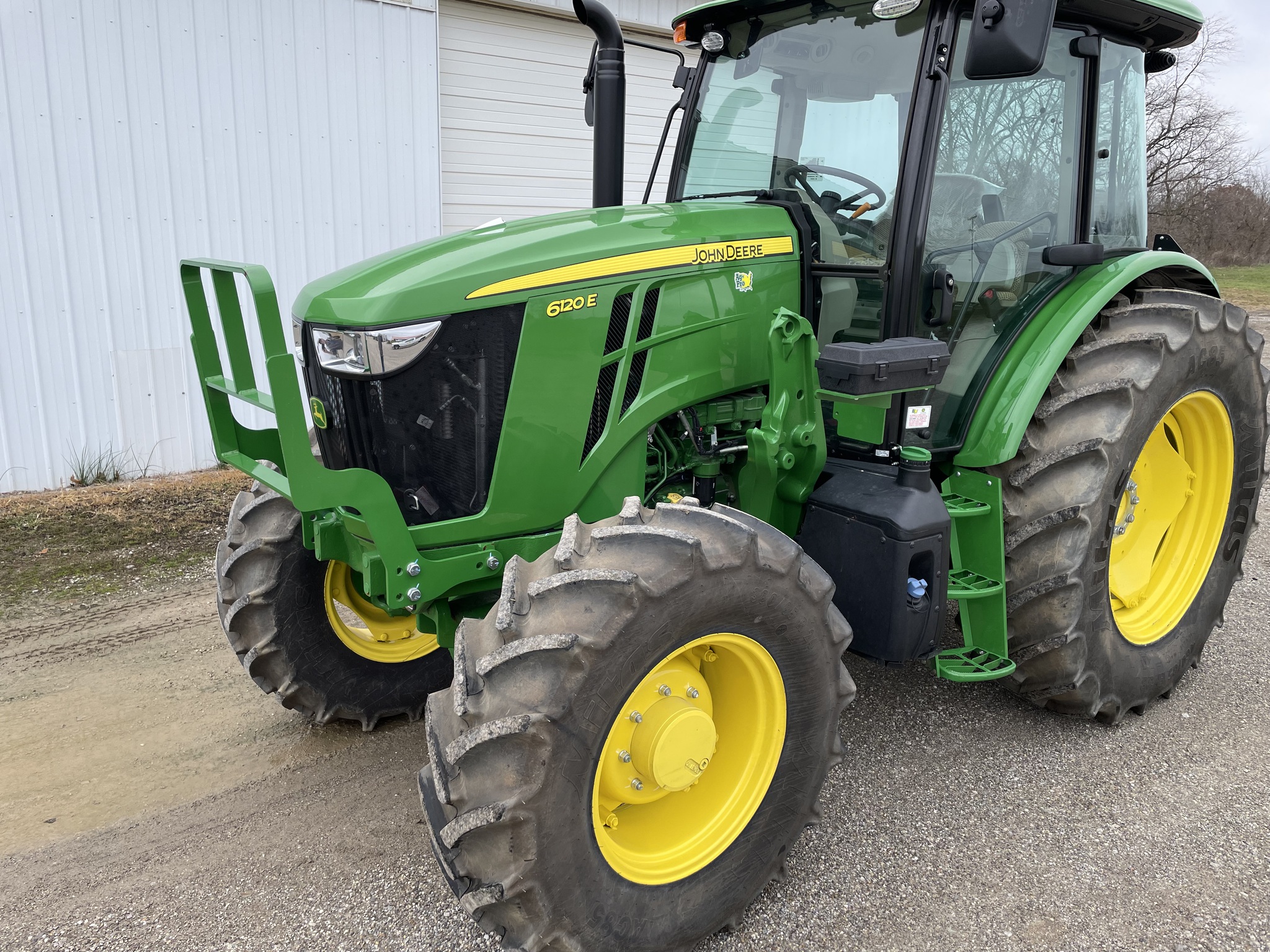 2025 John Deere 6120E Image 2