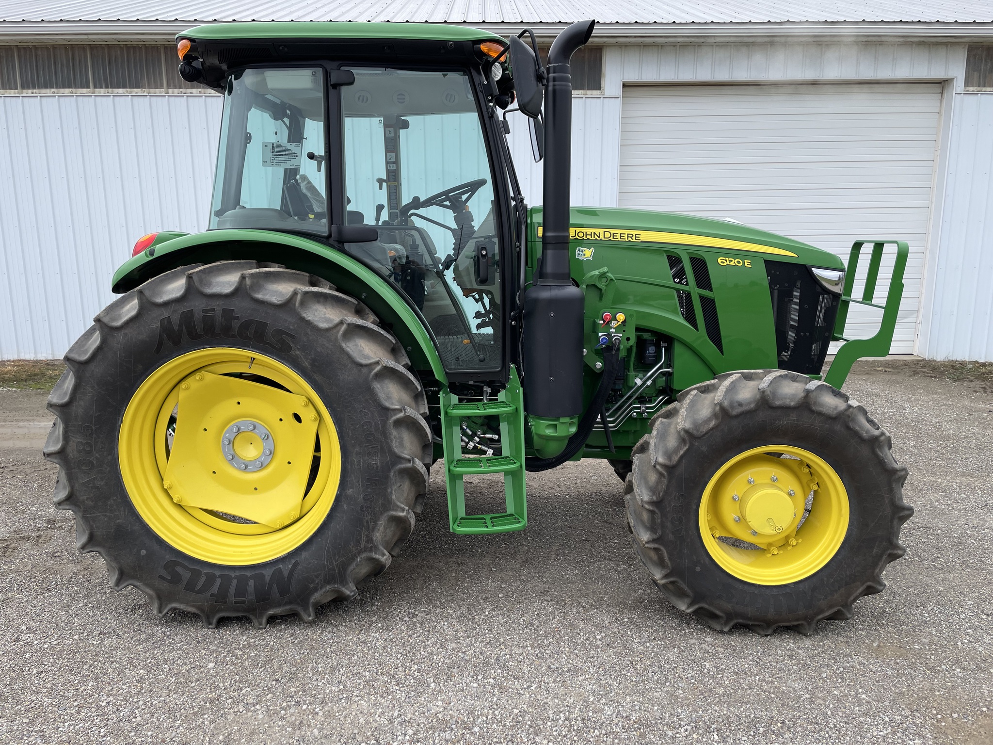 2025 John Deere 6120E Image 3