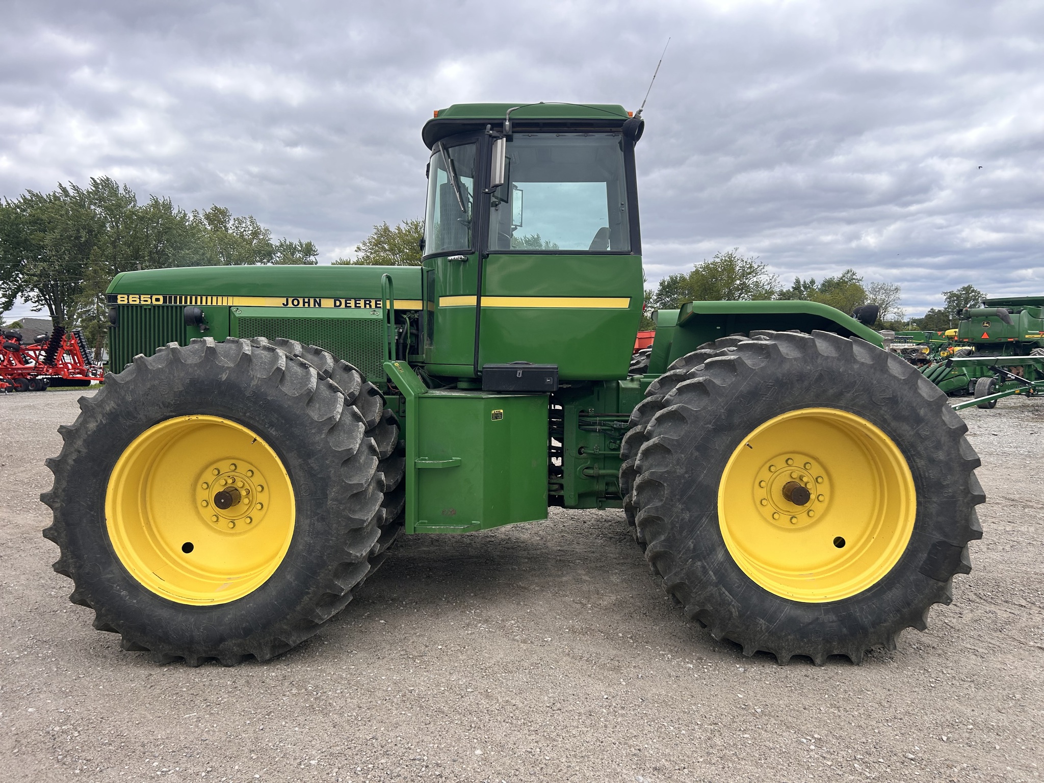 1983 John Deere 8650 Image 4