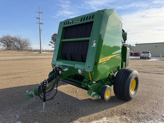 2025 John Deere 561M - Photo7