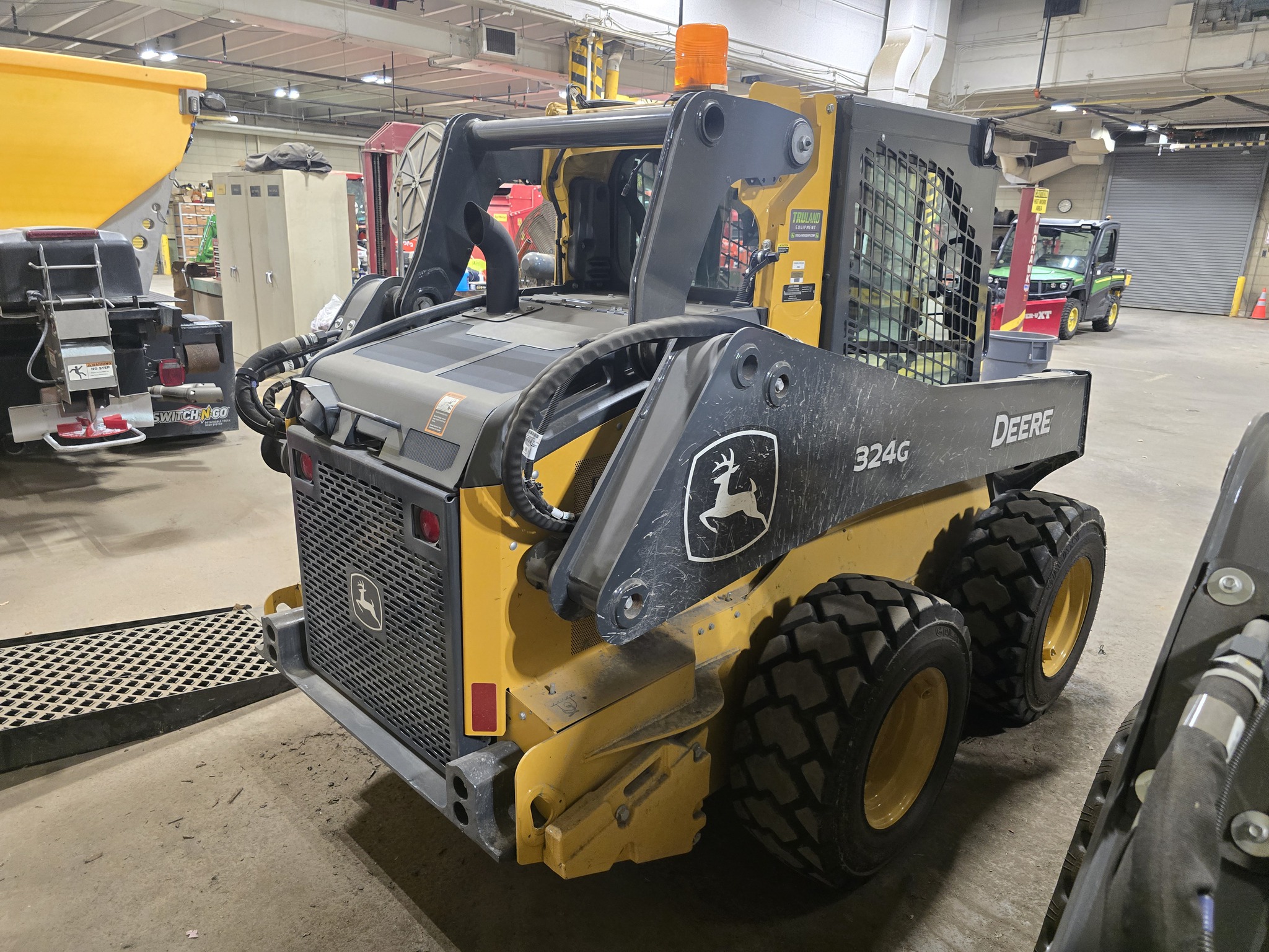 2024 John Deere 324G Image 4