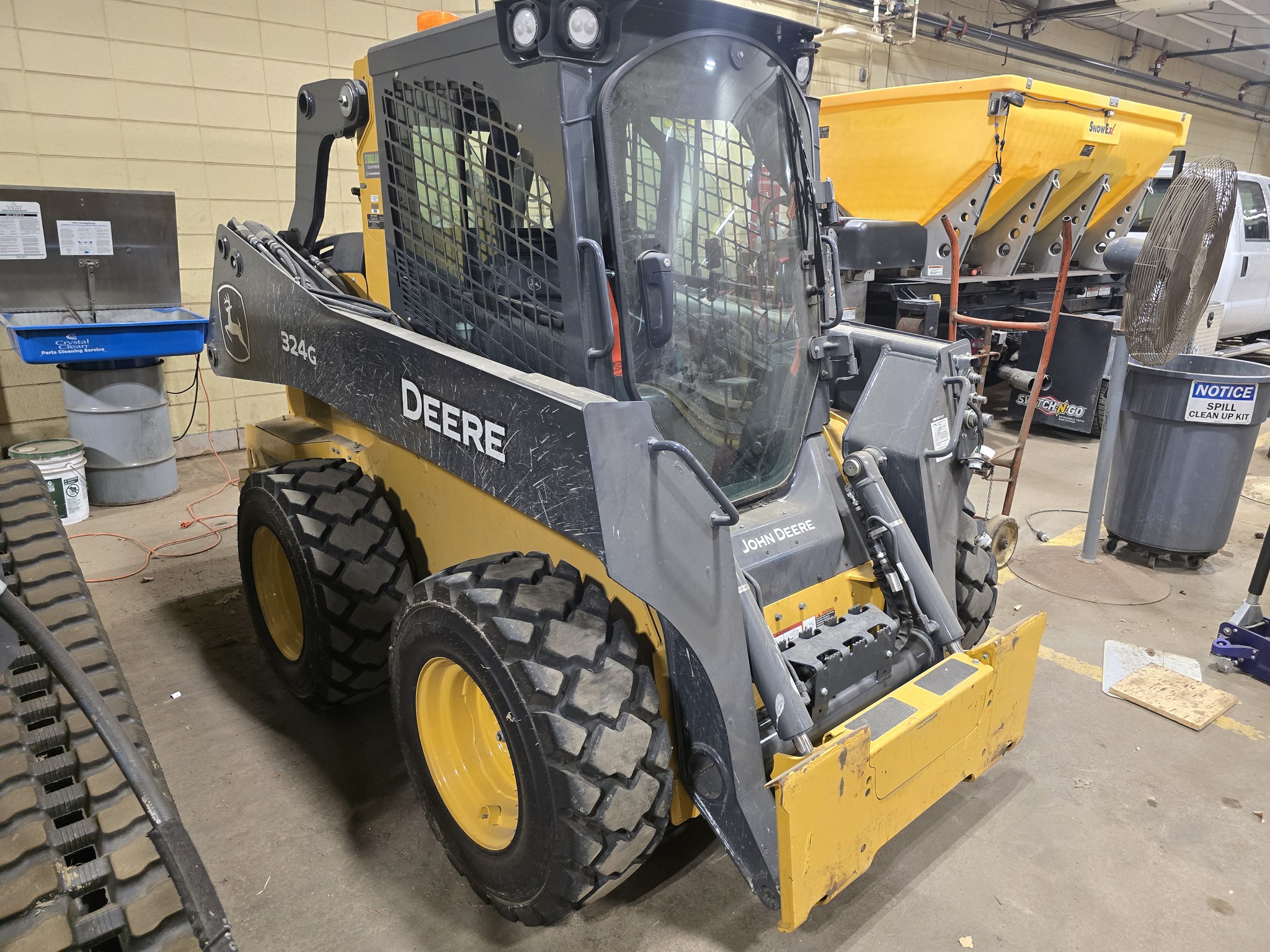 2024 John Deere 324G Image 3