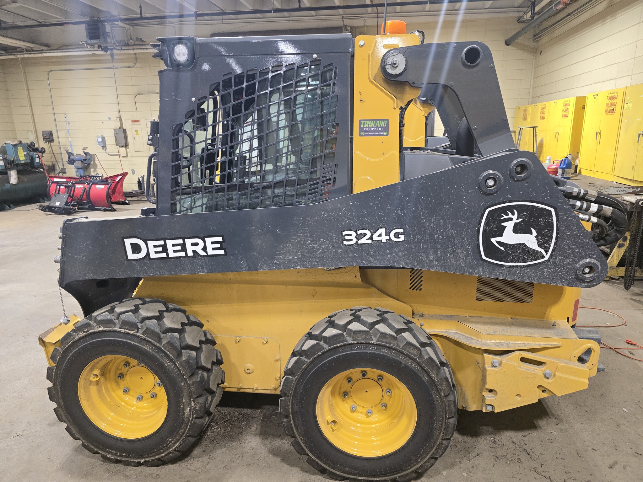 2024 John Deere 324G Image 7