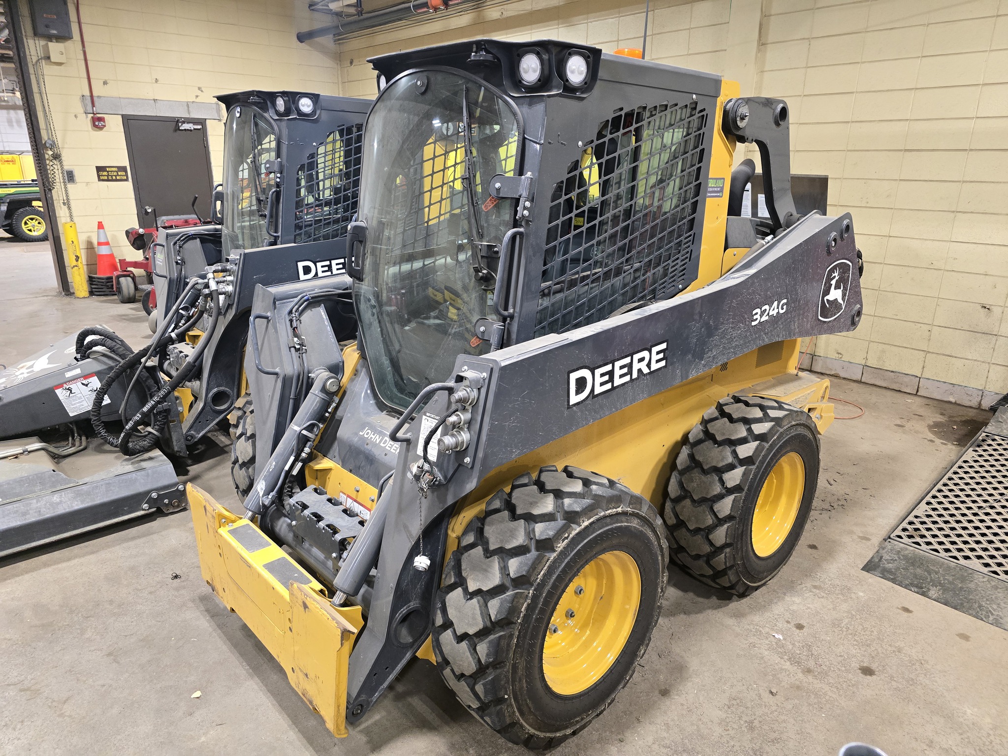 2024 John Deere 324G Image 8