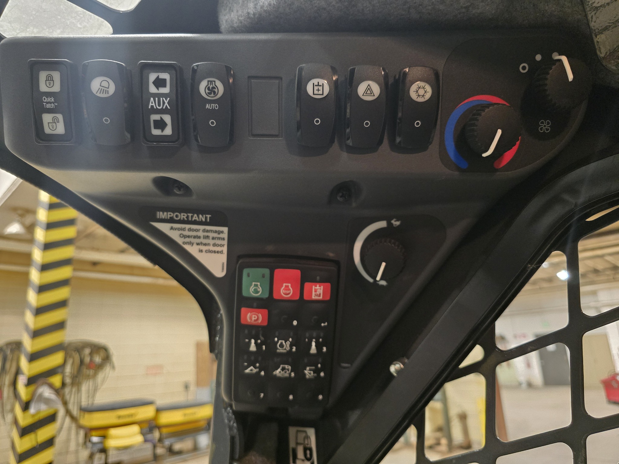 2024 John Deere 324G Image 13