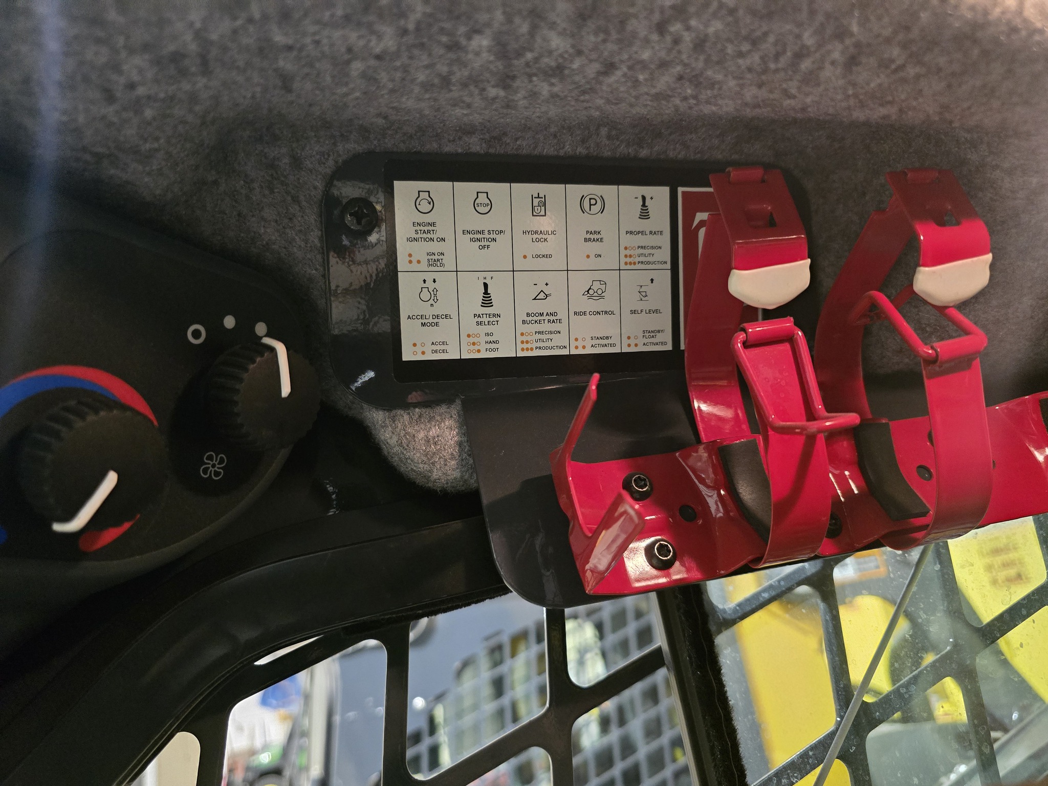 2024 John Deere 324G Image 14