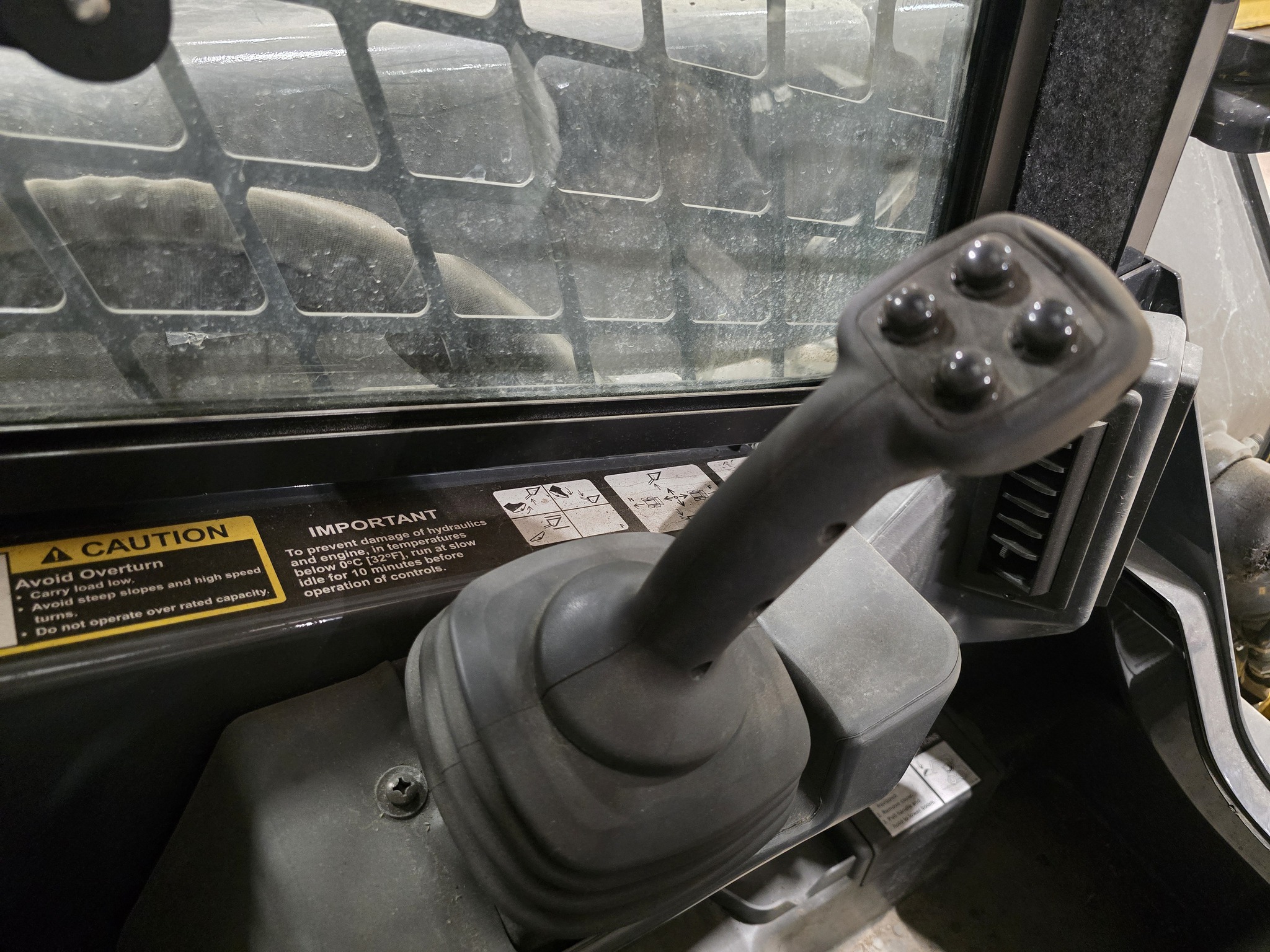 2024 John Deere 324G Image 17