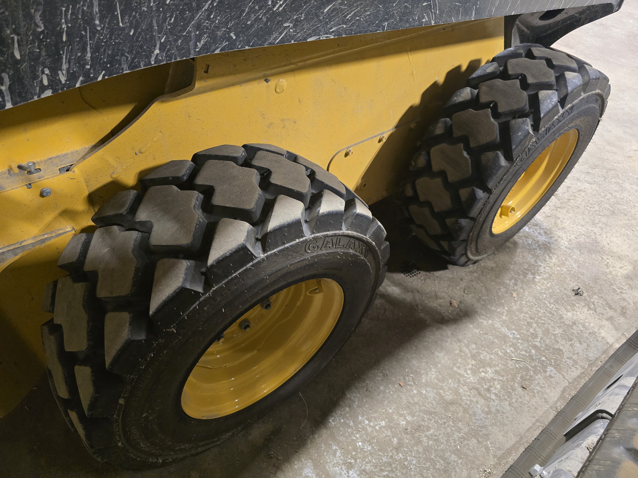 2024 John Deere 324G Image 21