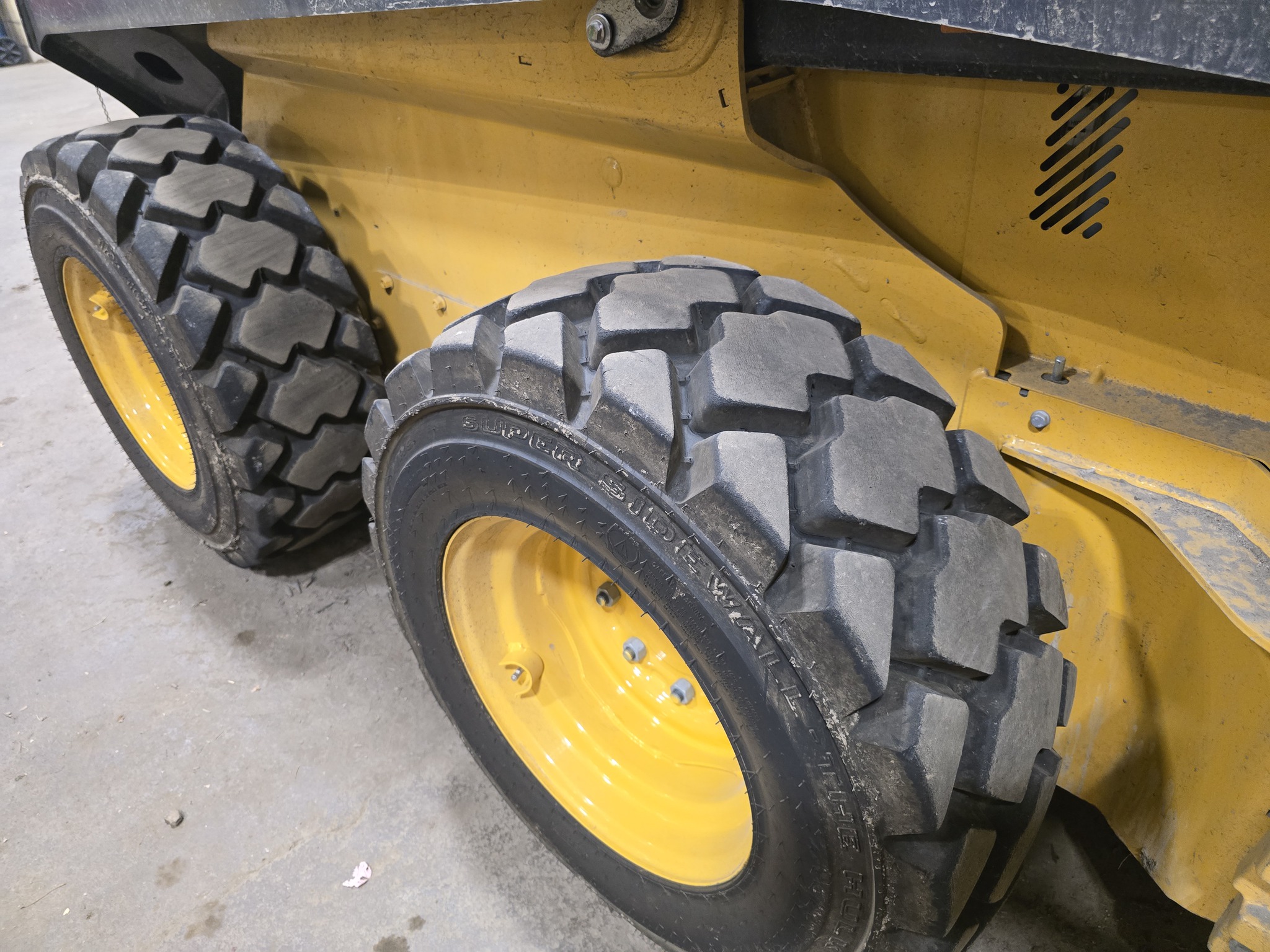 2024 John Deere 324G Image 22