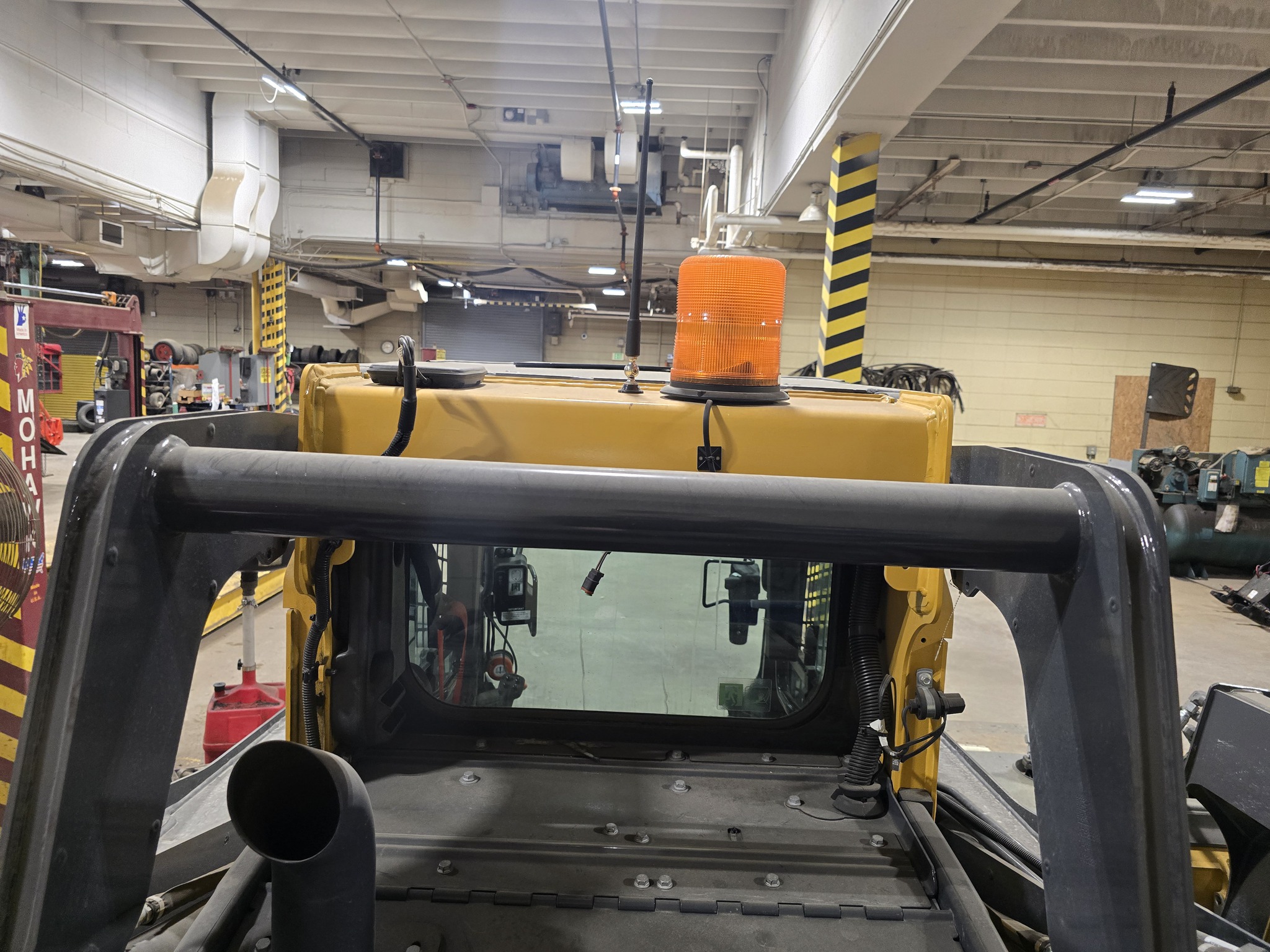 2024 John Deere 324G Image 23