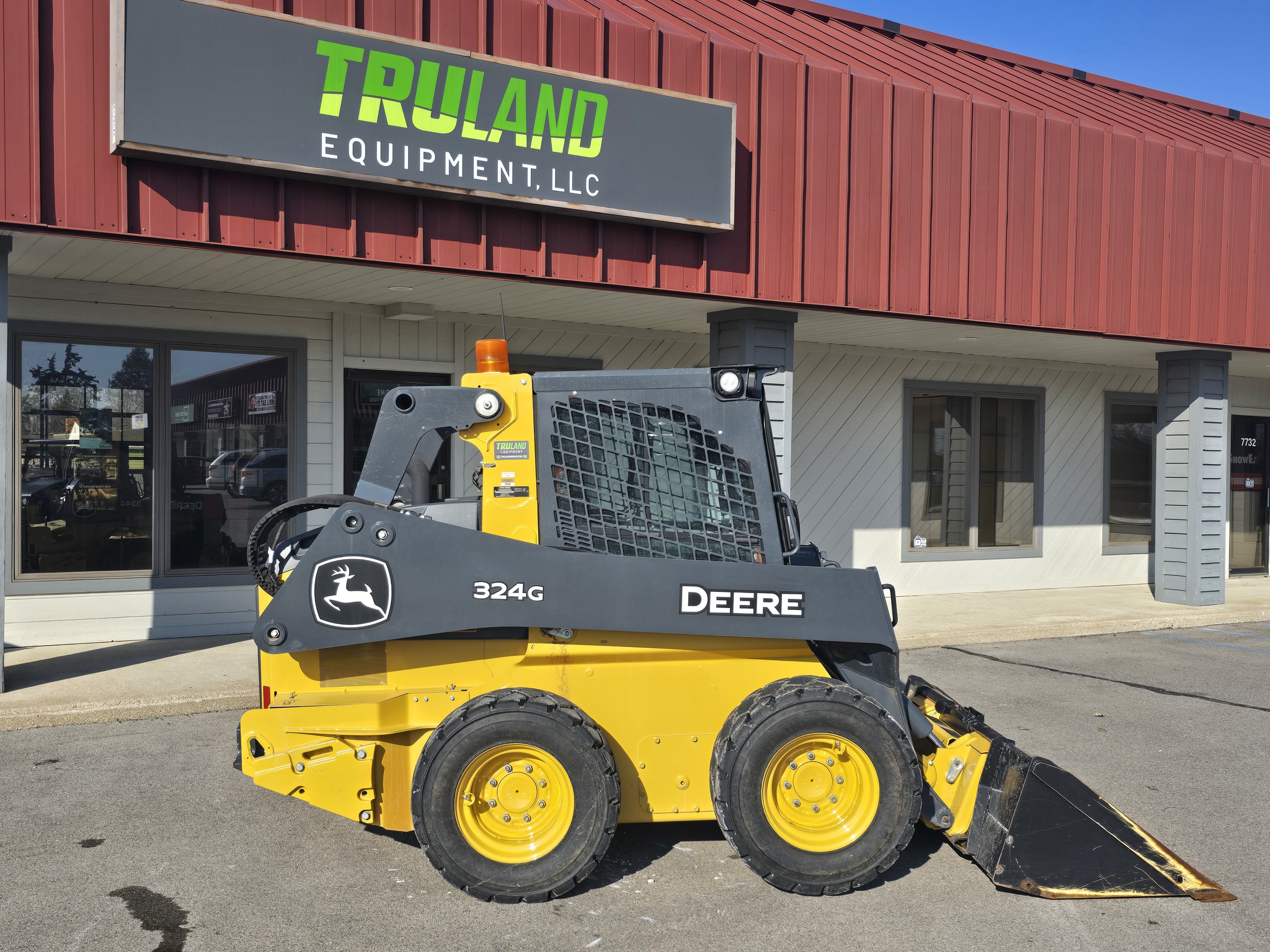 2024 John Deere 324G Image 5