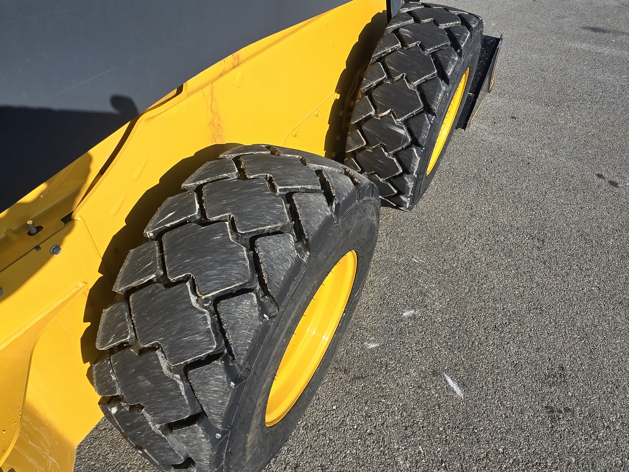 2024 John Deere 324G Image 12