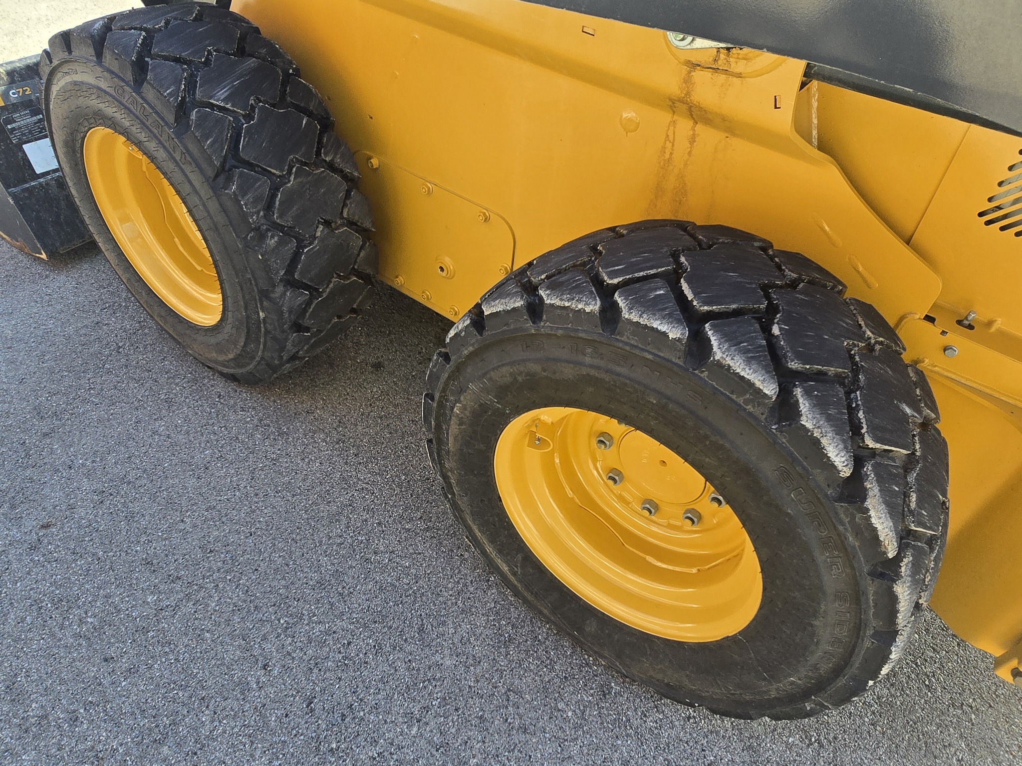 2024 John Deere 324G Image 13