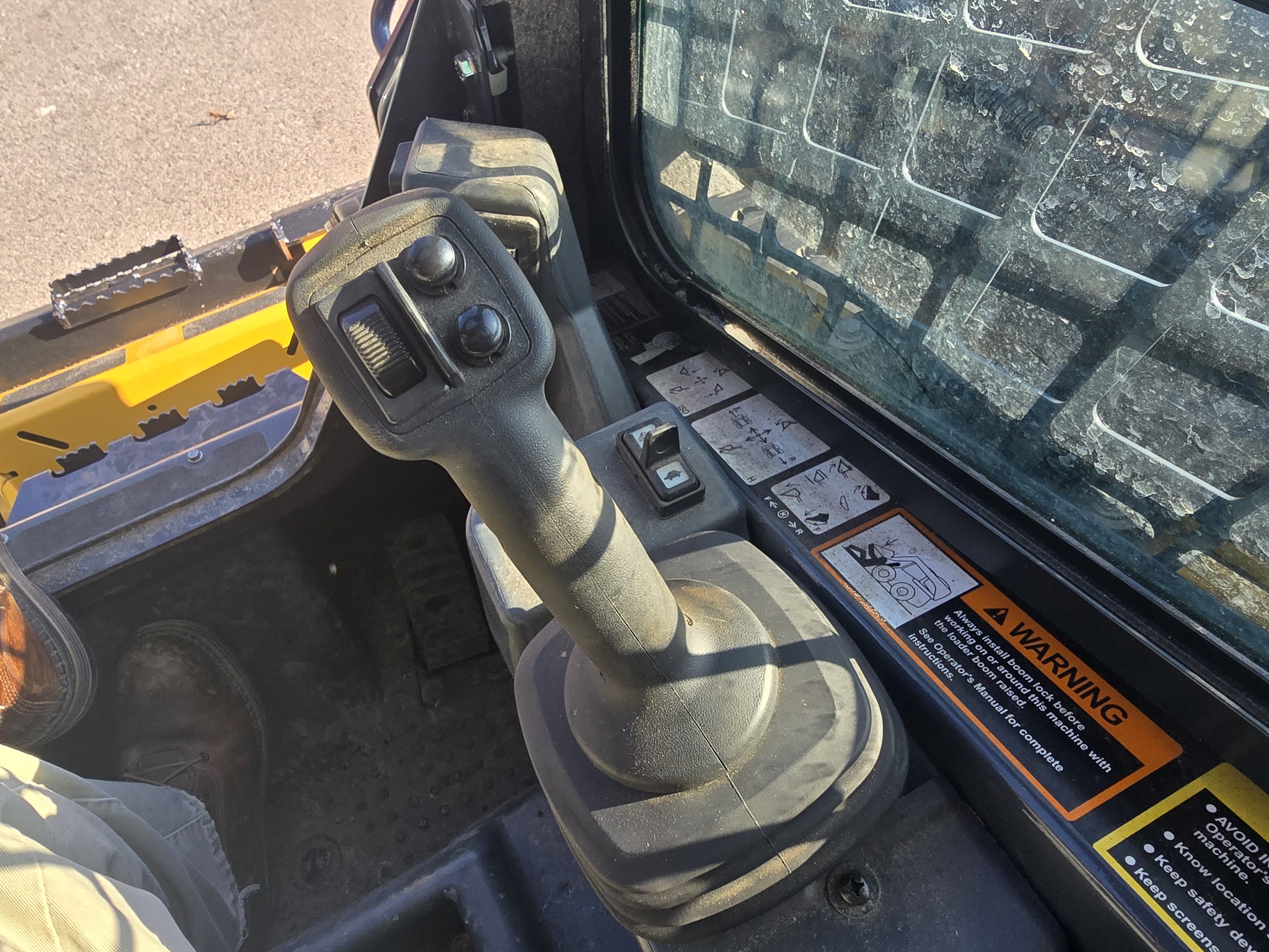 2024 John Deere 324G Image 20