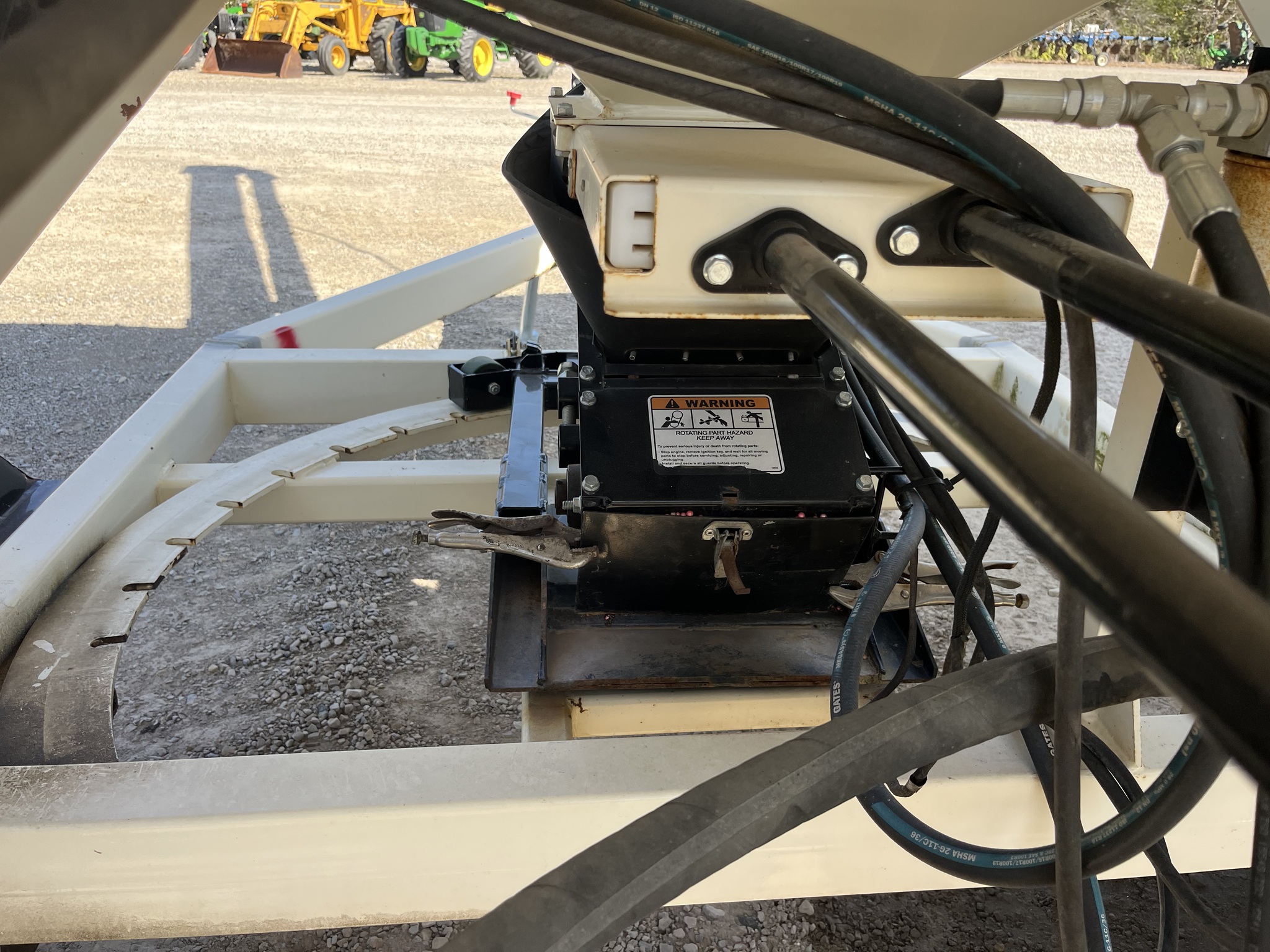 2010 Meridian 240 Image 3