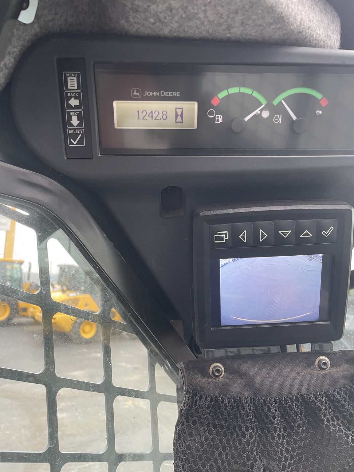 2021 John Deere 331G Image 6