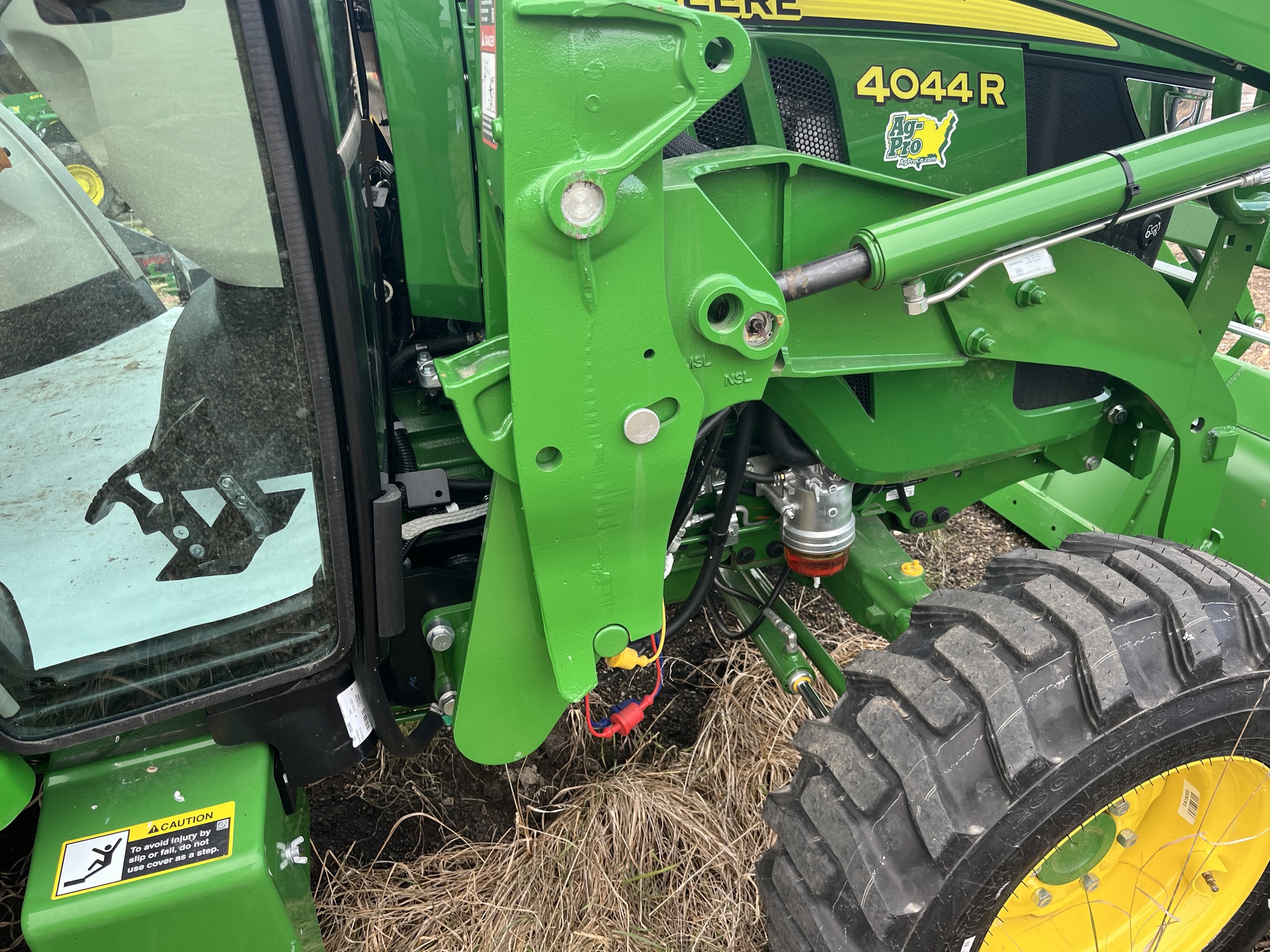 2025 John Deere 4044R Image 4