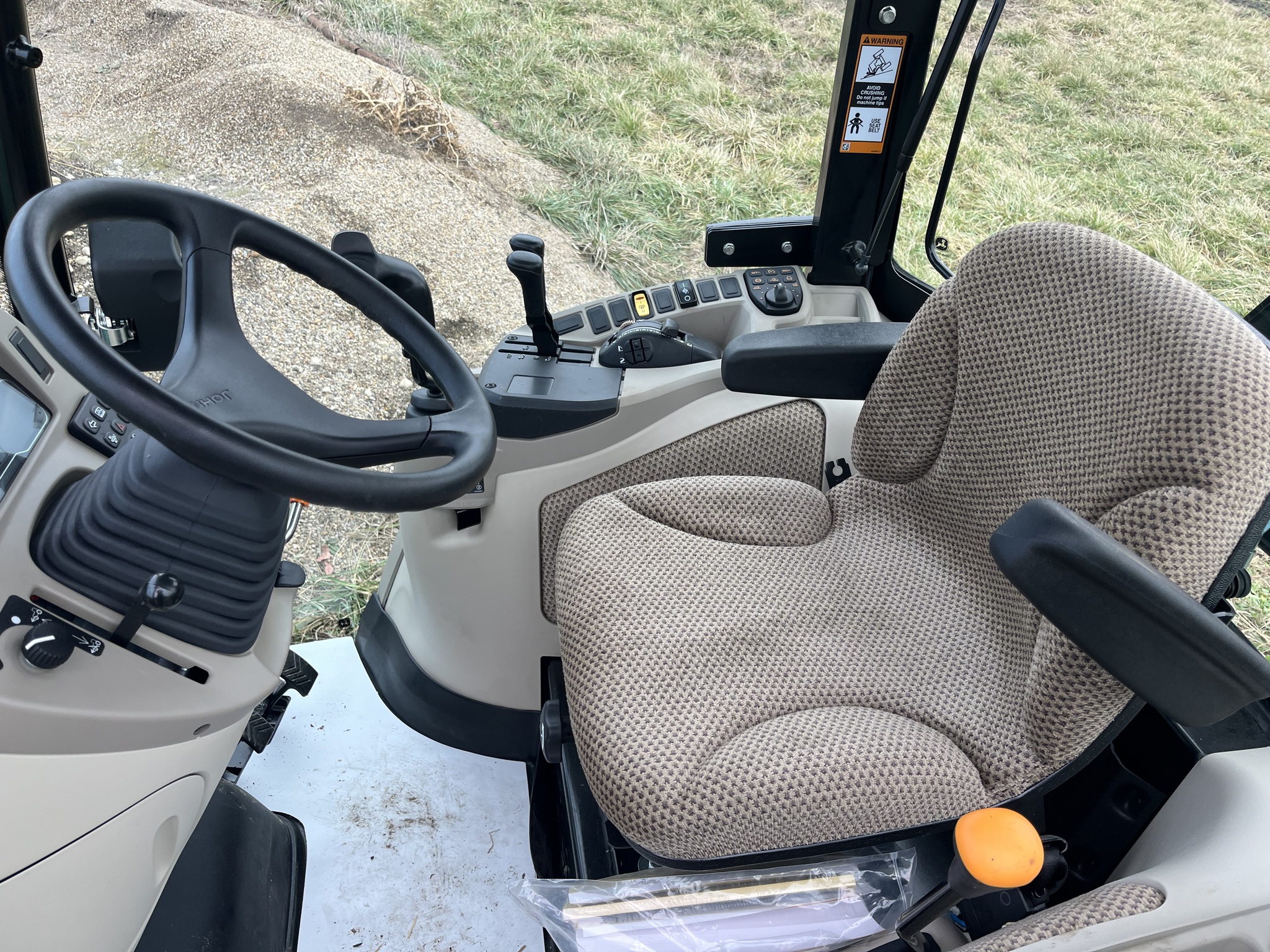 2025 John Deere 4044R Image 6